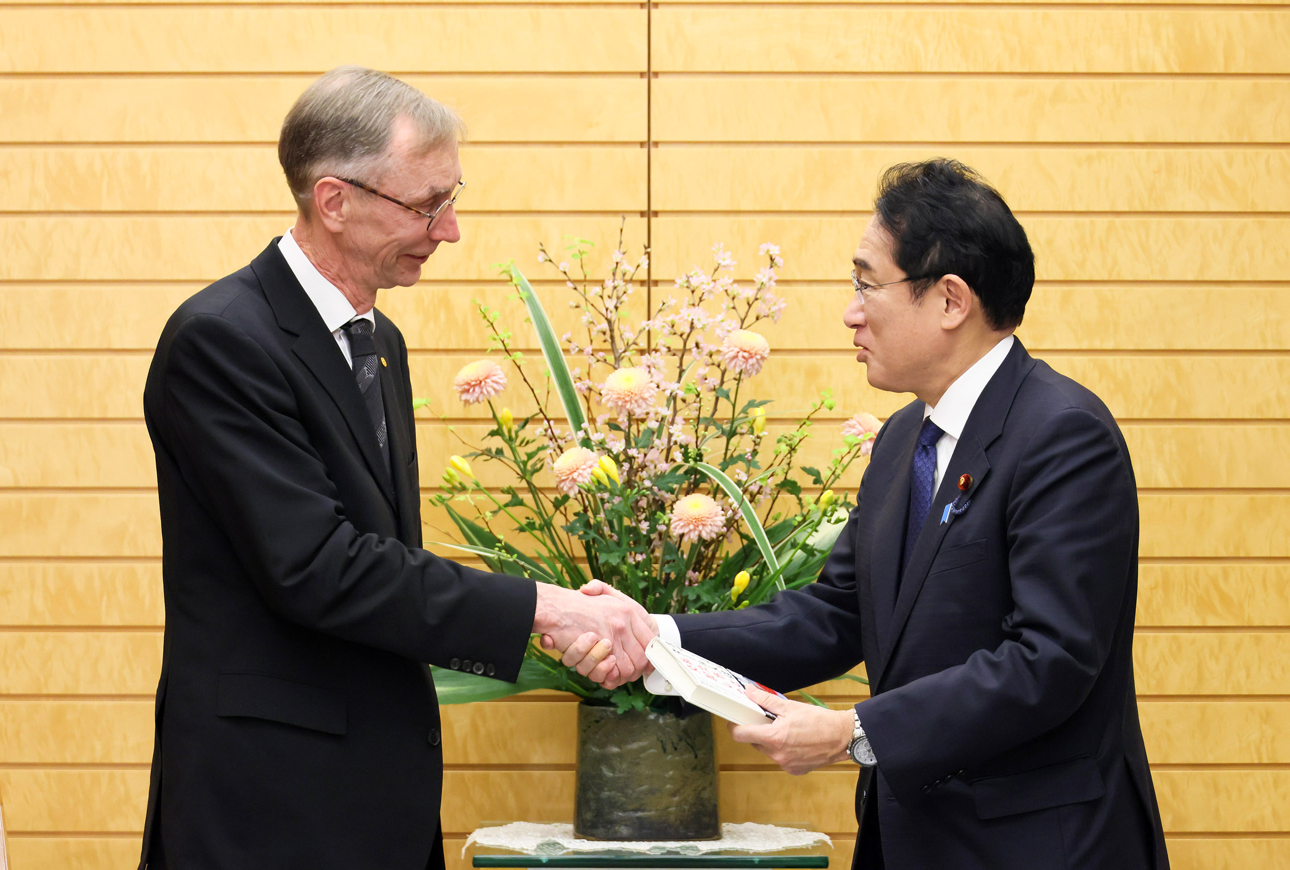 表敬を受ける岸田総理３
