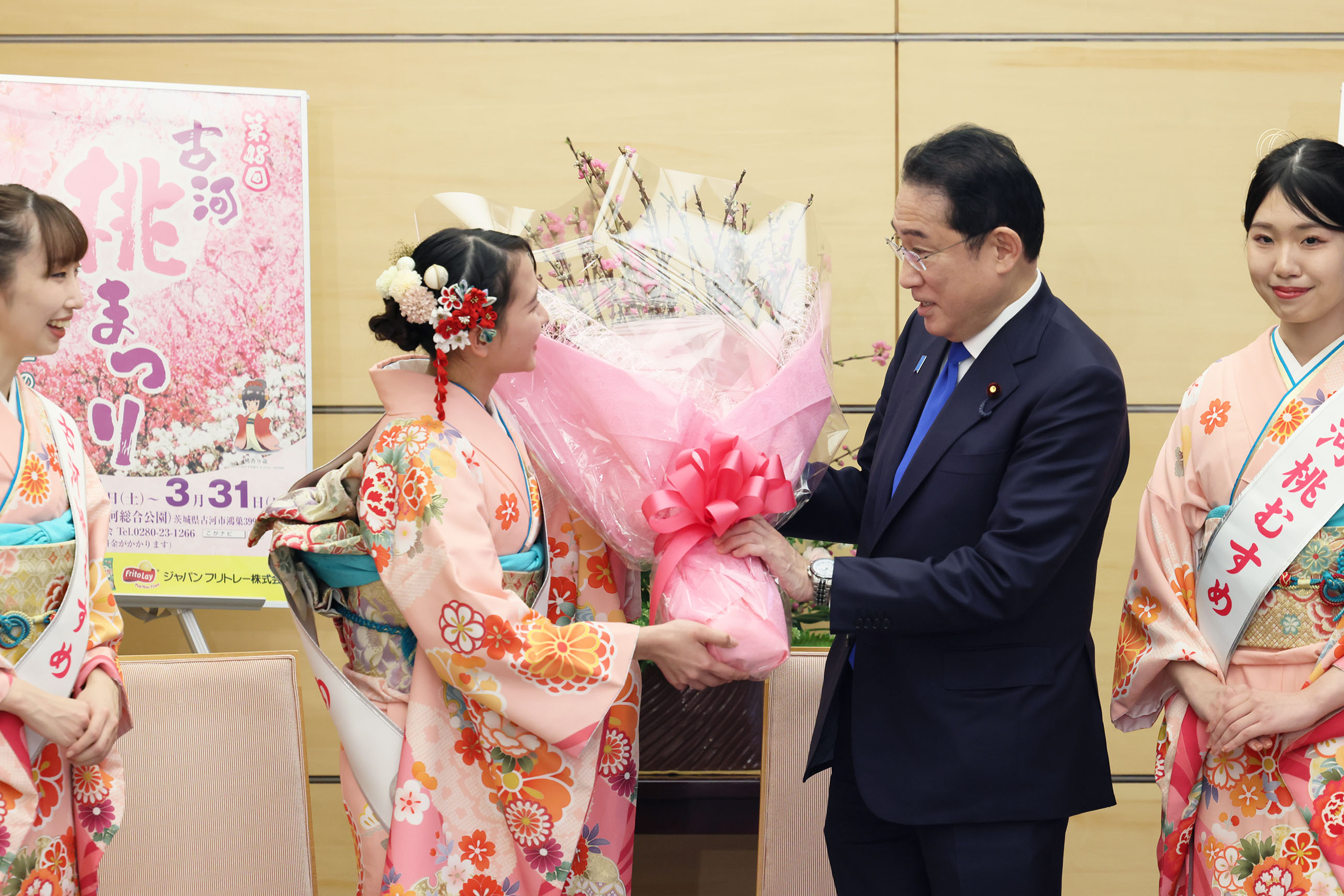 表敬を受ける岸田総理２