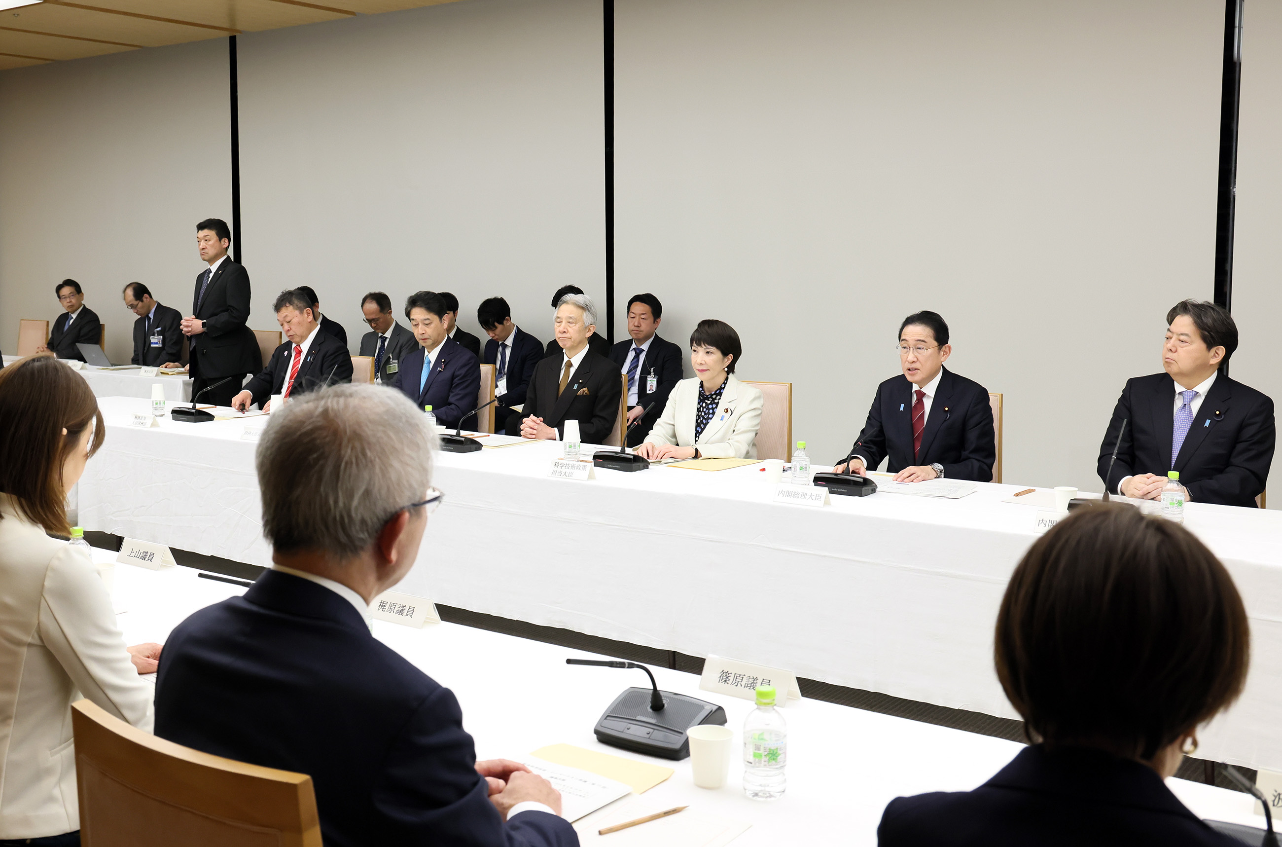 会議のまとめを行う岸田総理５