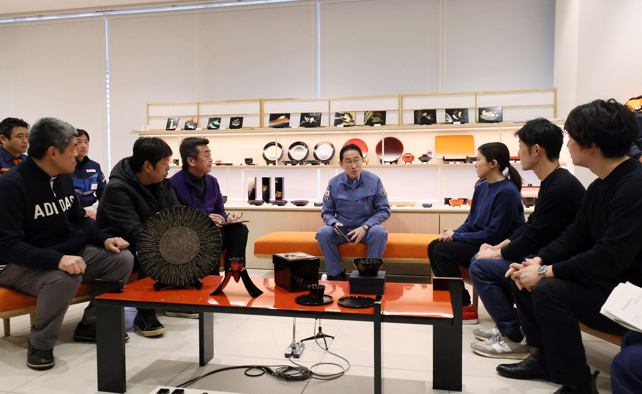 車座対話で発言する岸田総理１