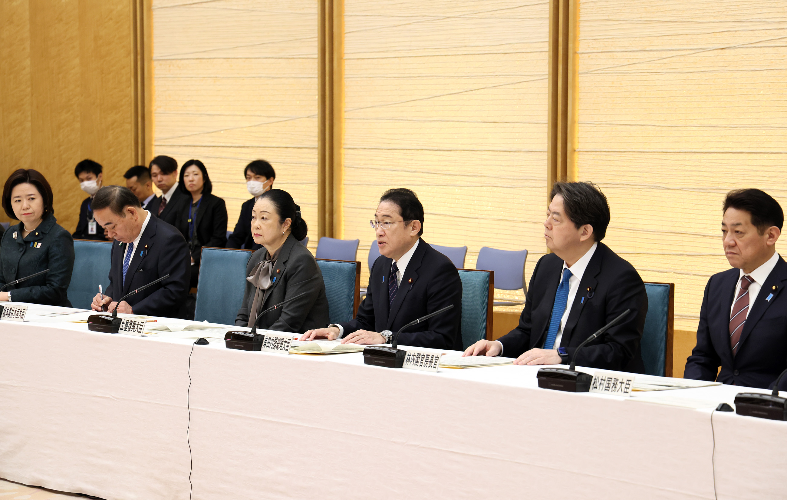 会議のまとめを行う岸田総理４