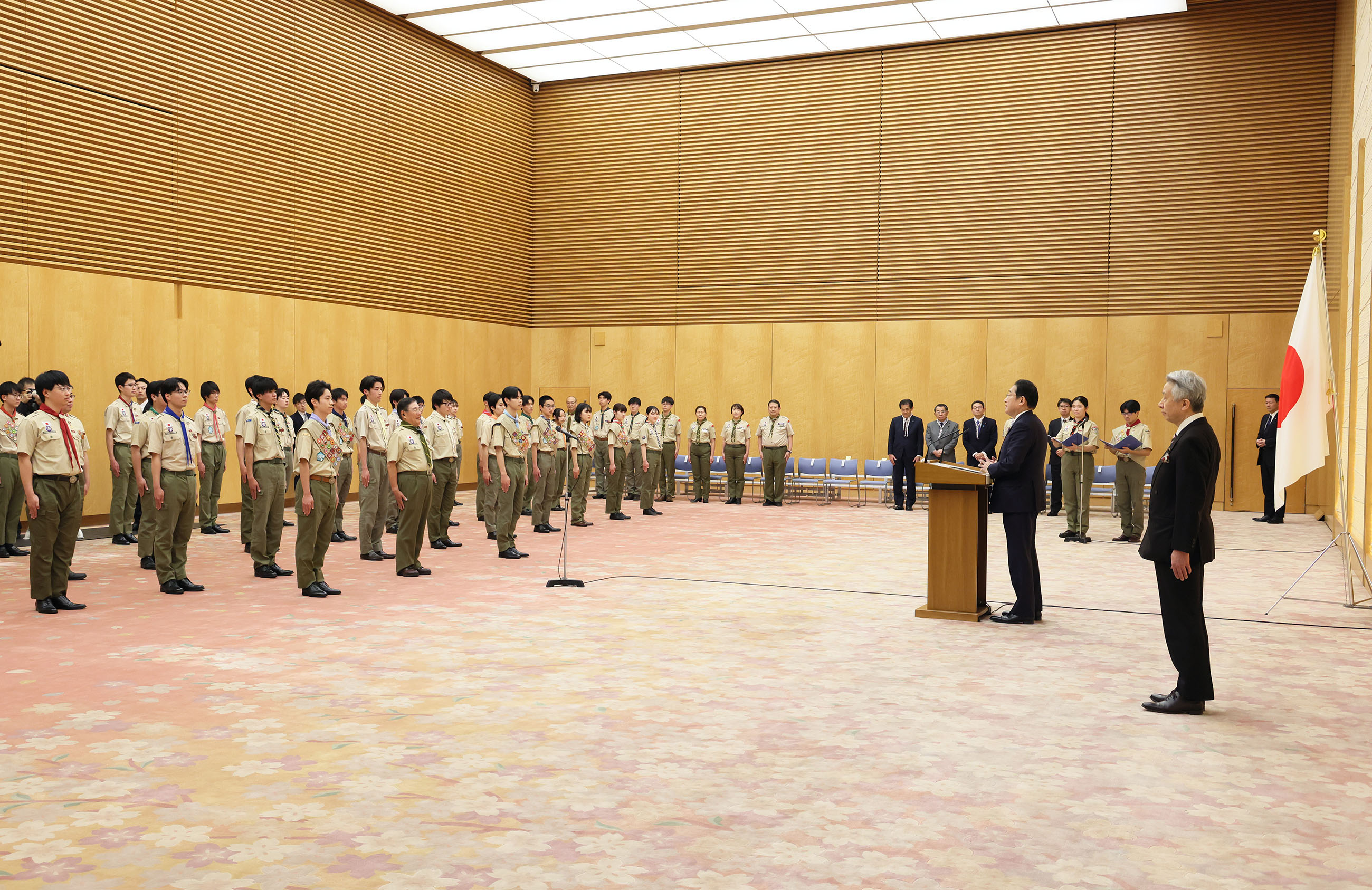 表敬を受ける岸田総理２