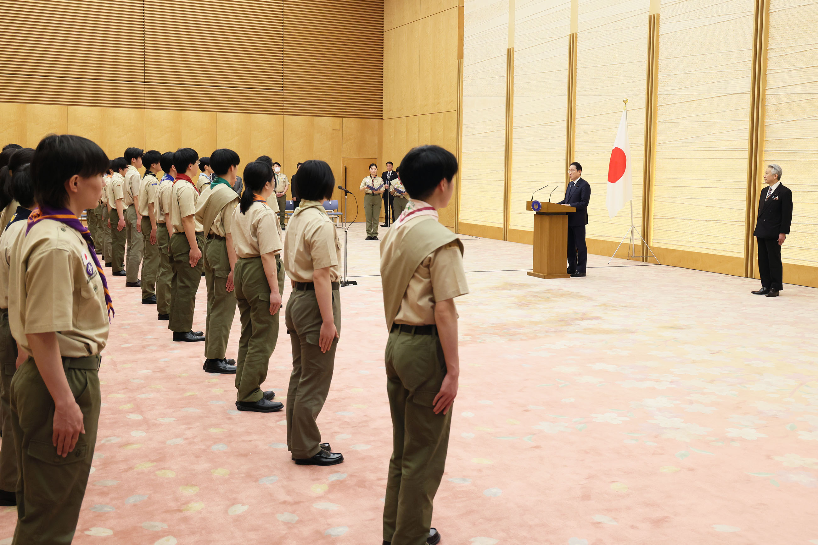 表敬を受ける岸田総理３