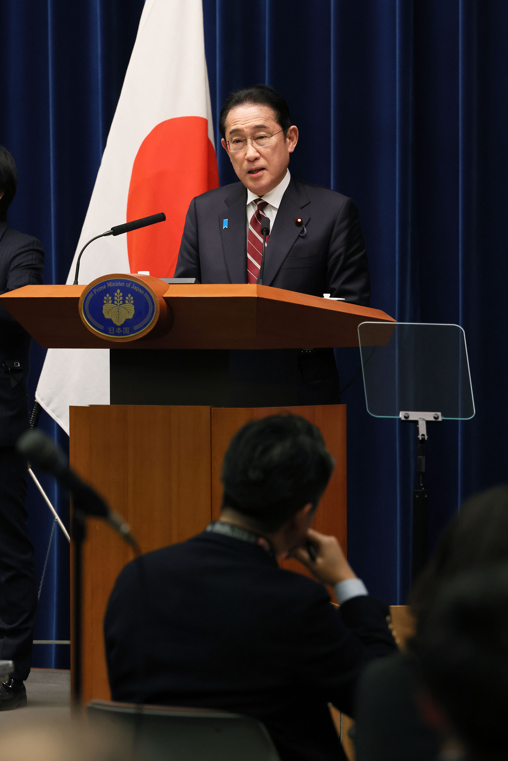記者の質問に答える岸田総理４