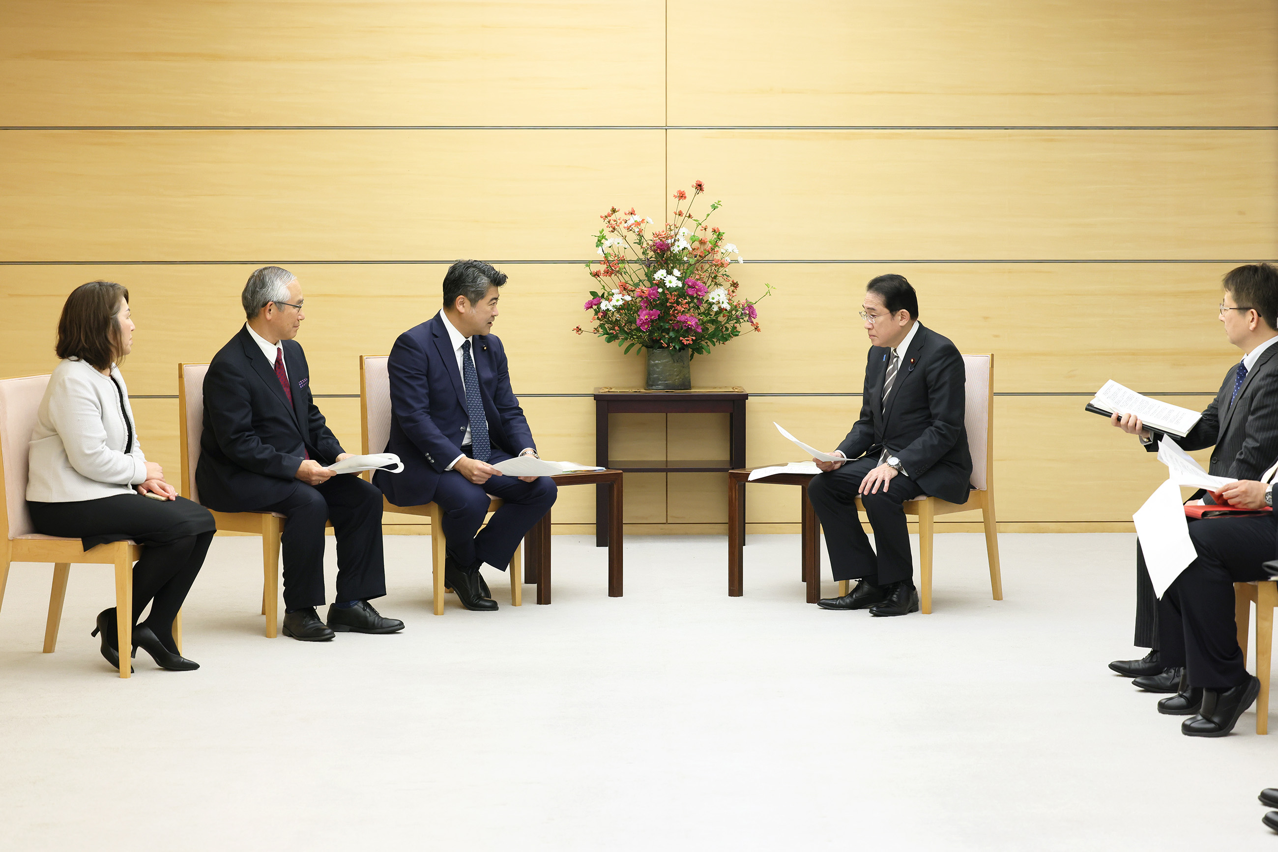 表敬を受ける岸田総理２