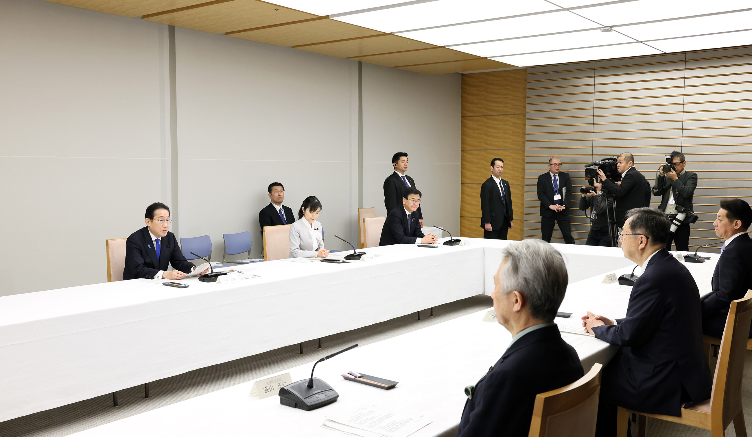 会議のまとめを行う岸田総理４