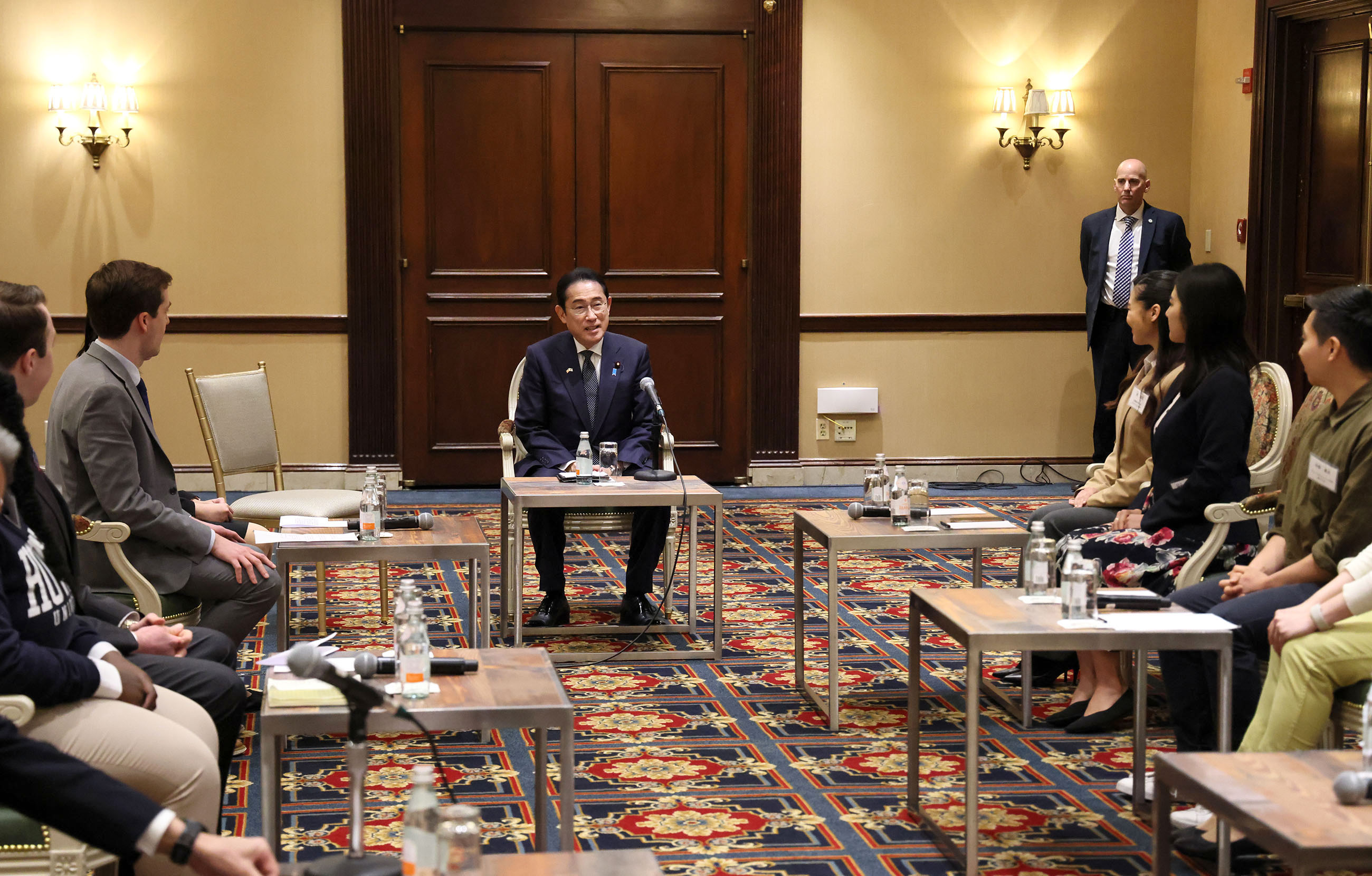 日米友好・協力を担う次世代との対話を行う岸田総理１