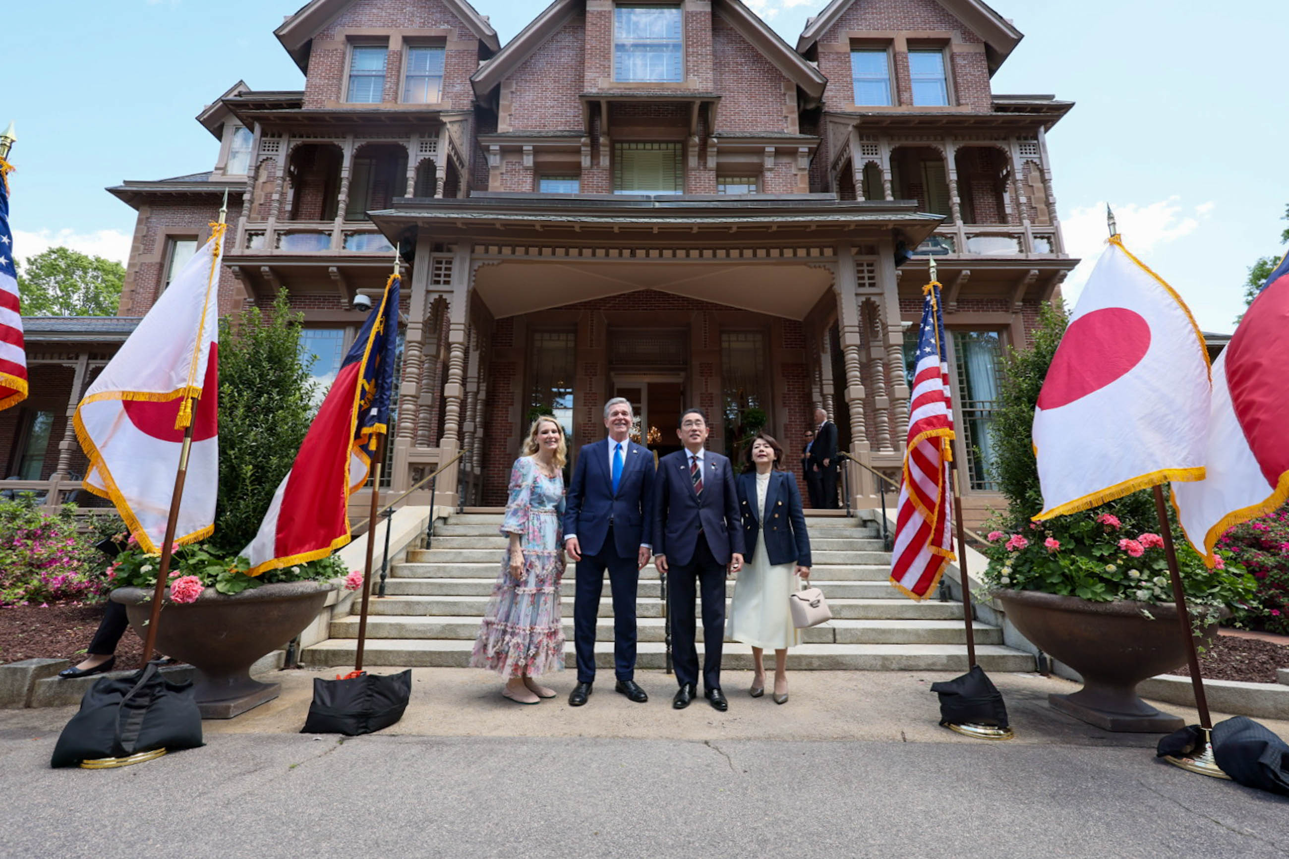 クーパー州知事夫妻との昼食会１