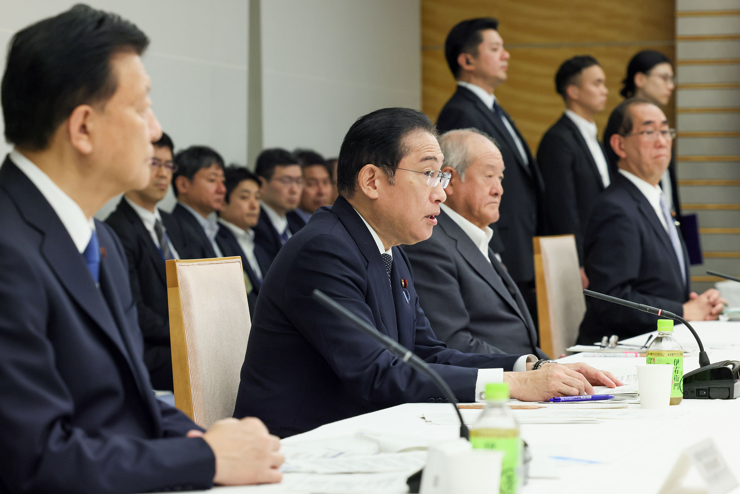 会議のまとめを行う岸田総理１