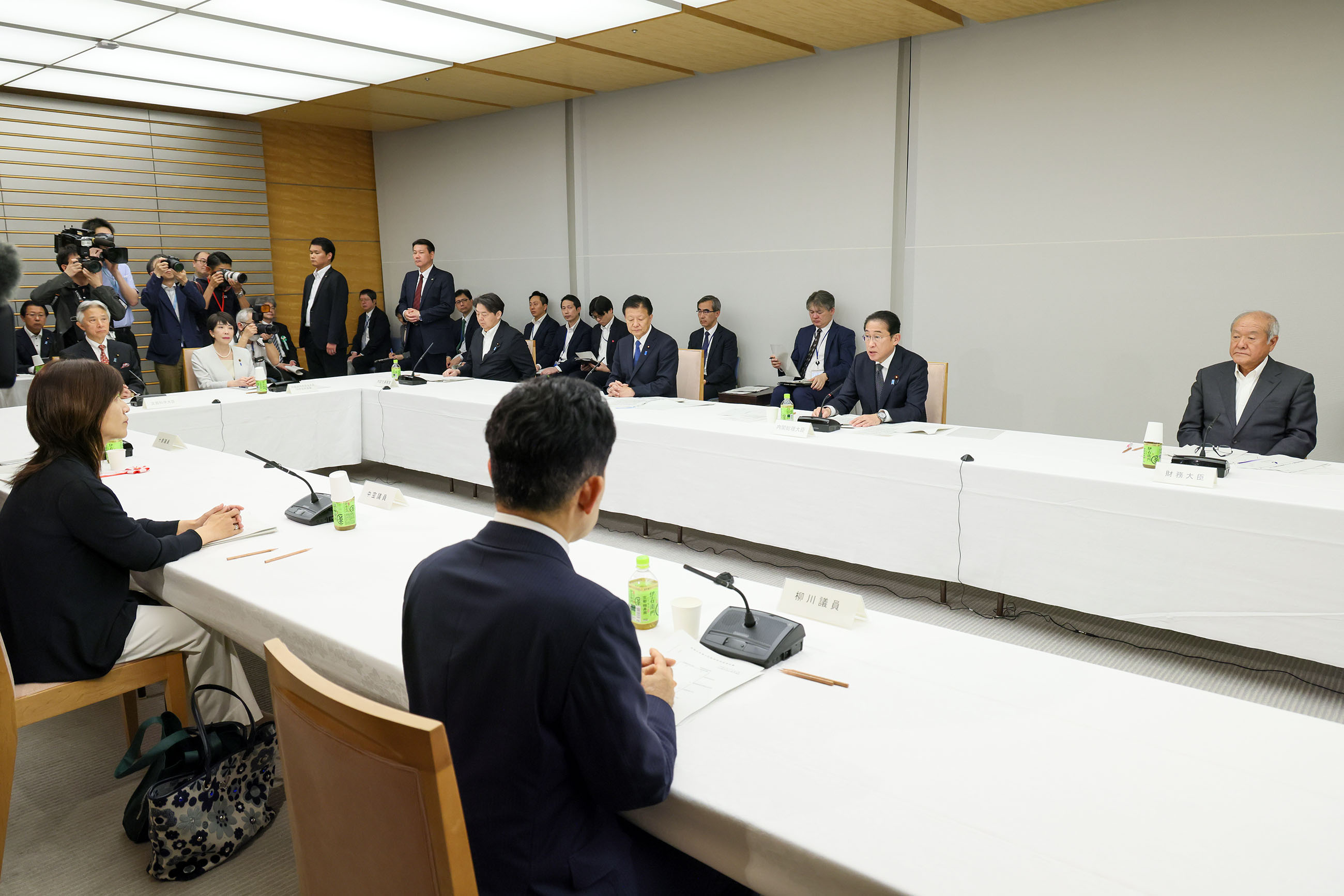 会議のまとめを行う岸田総理２