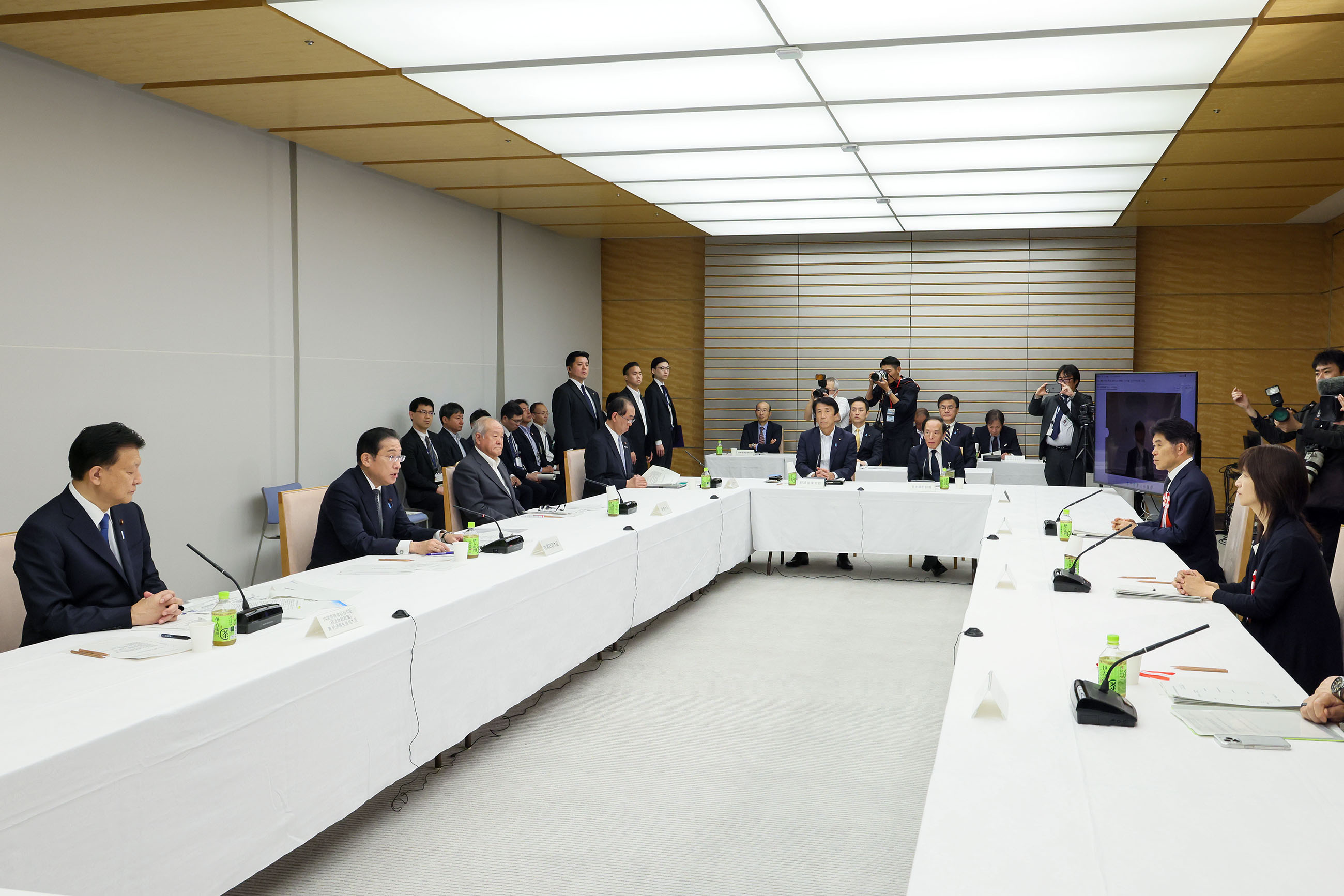 会議のまとめを行う岸田総理３