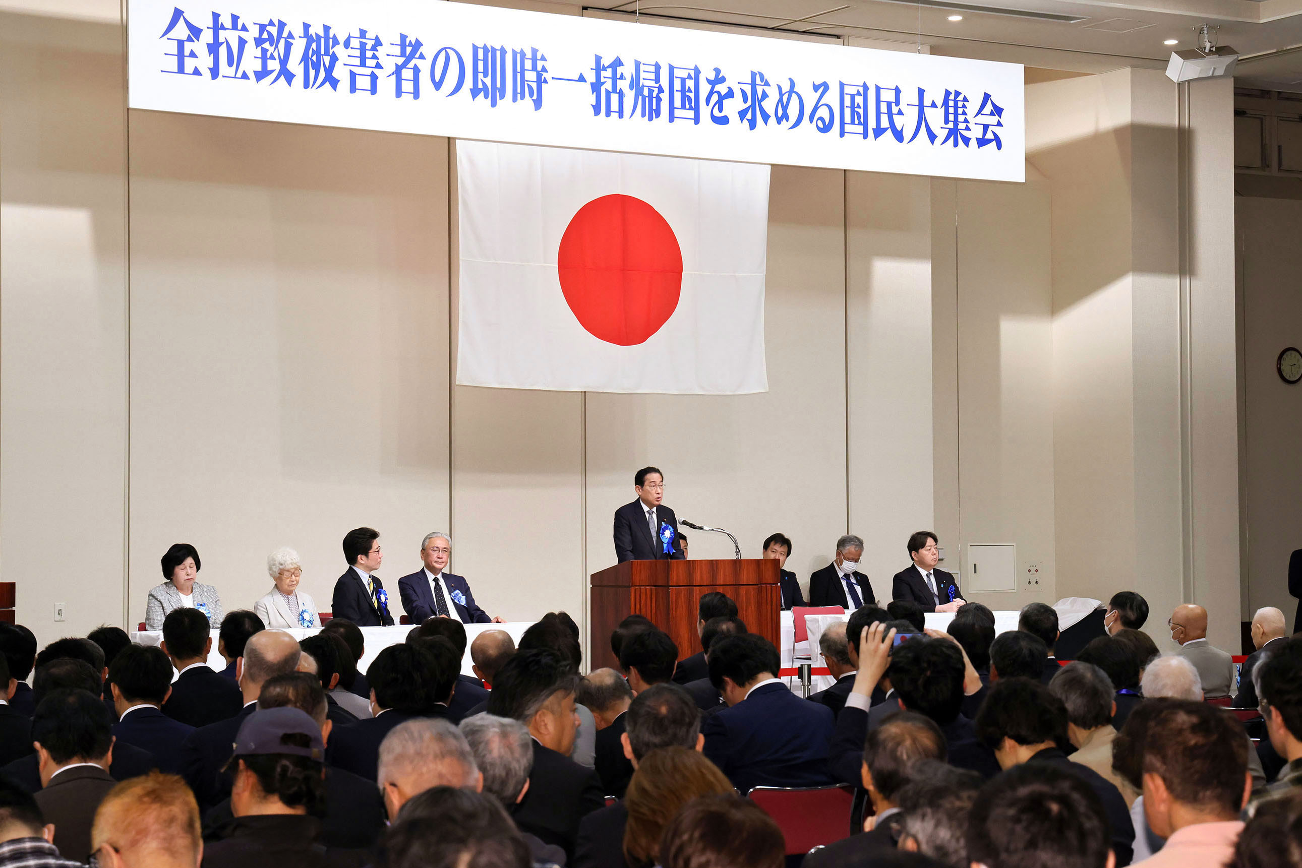 挨拶する岸田総理１