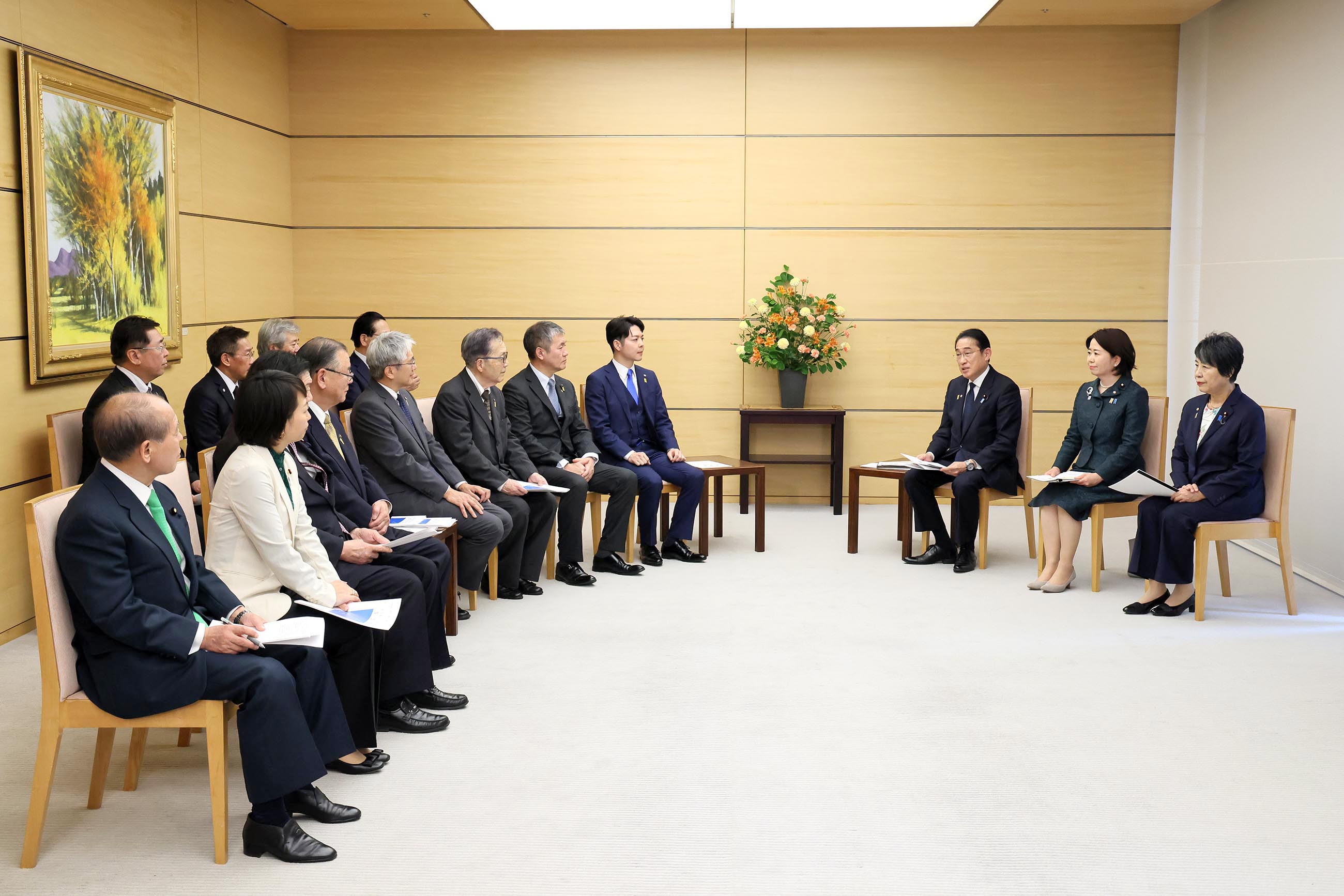 発言する岸田総理２