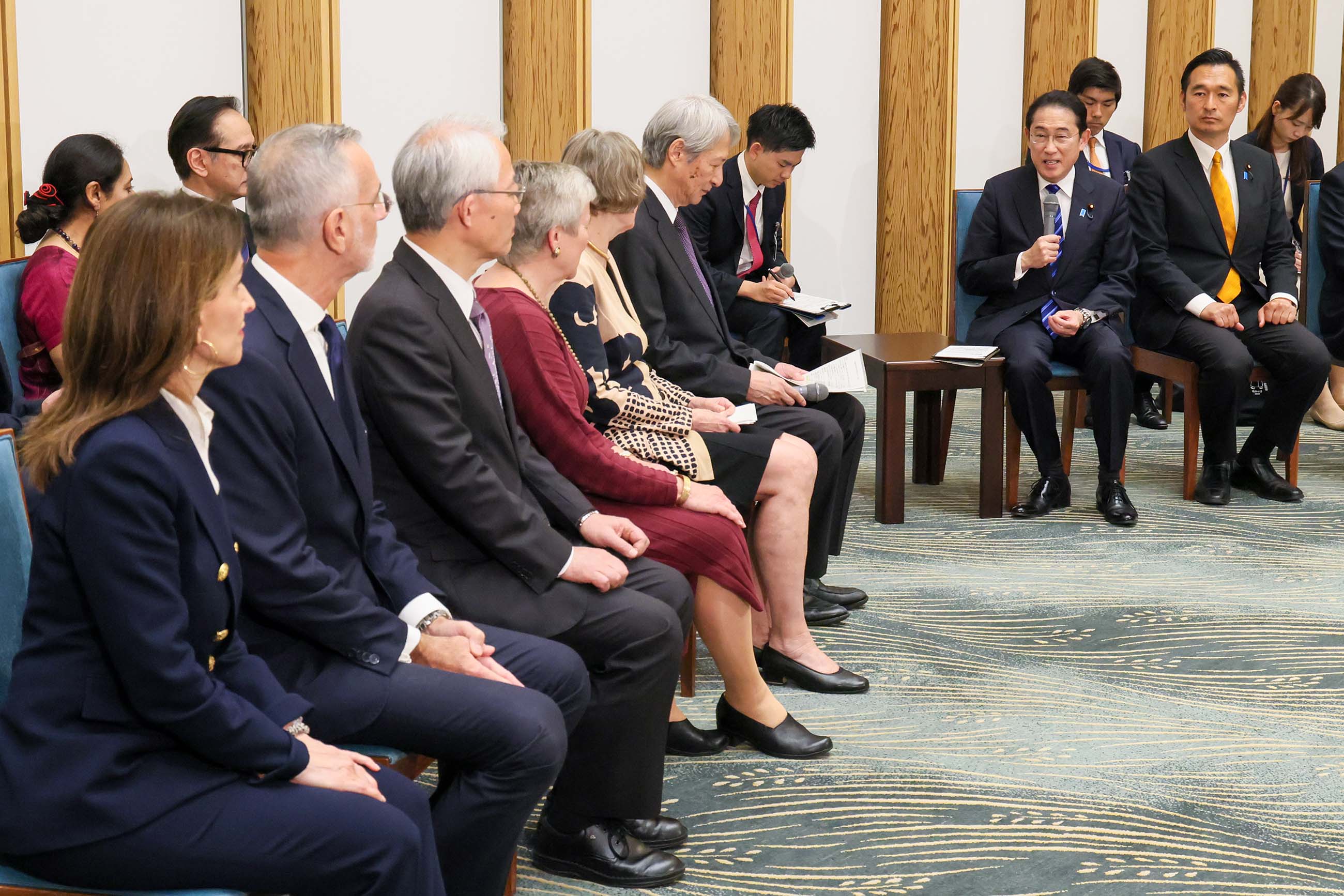 表敬を受ける岸田総理３