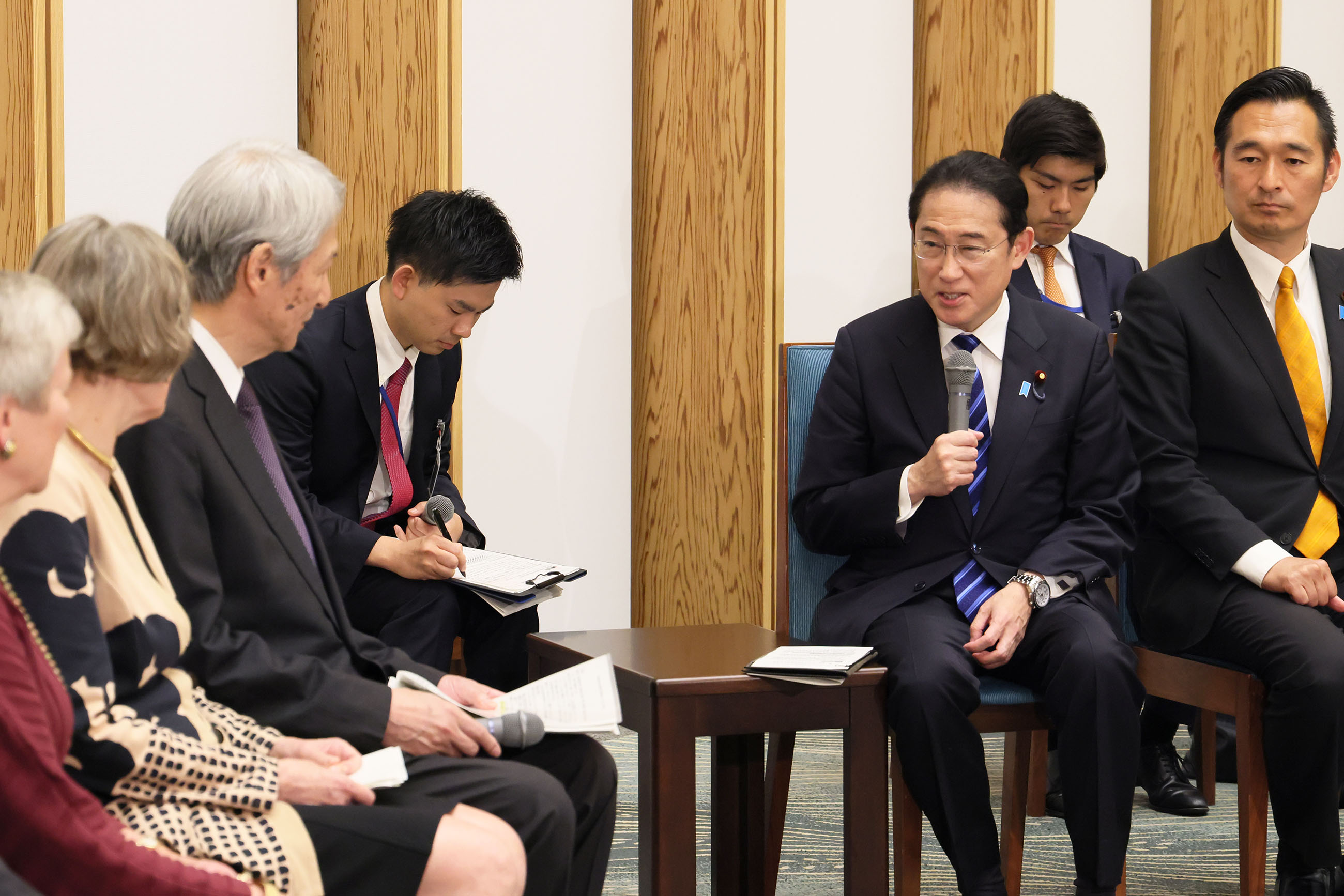 表敬を受ける岸田総理４