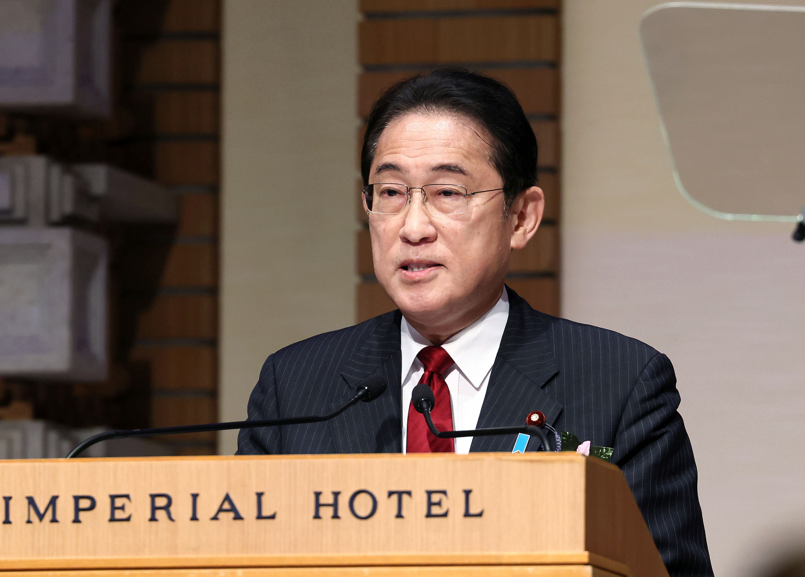 講演する岸田総理１