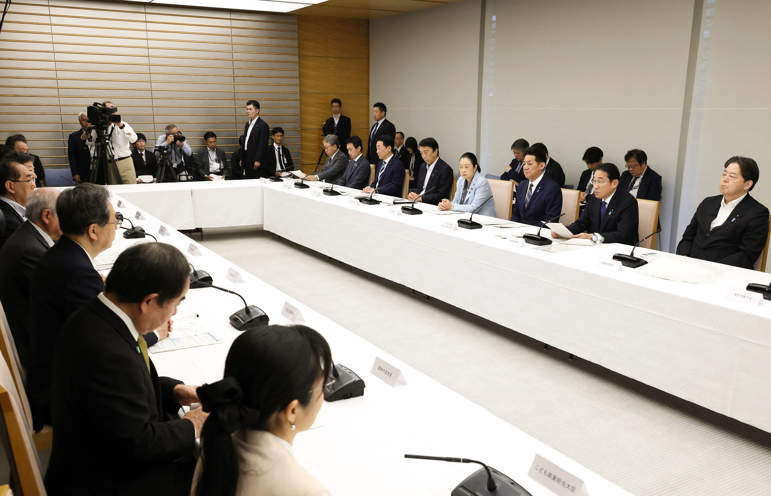 発言する岸田総理４