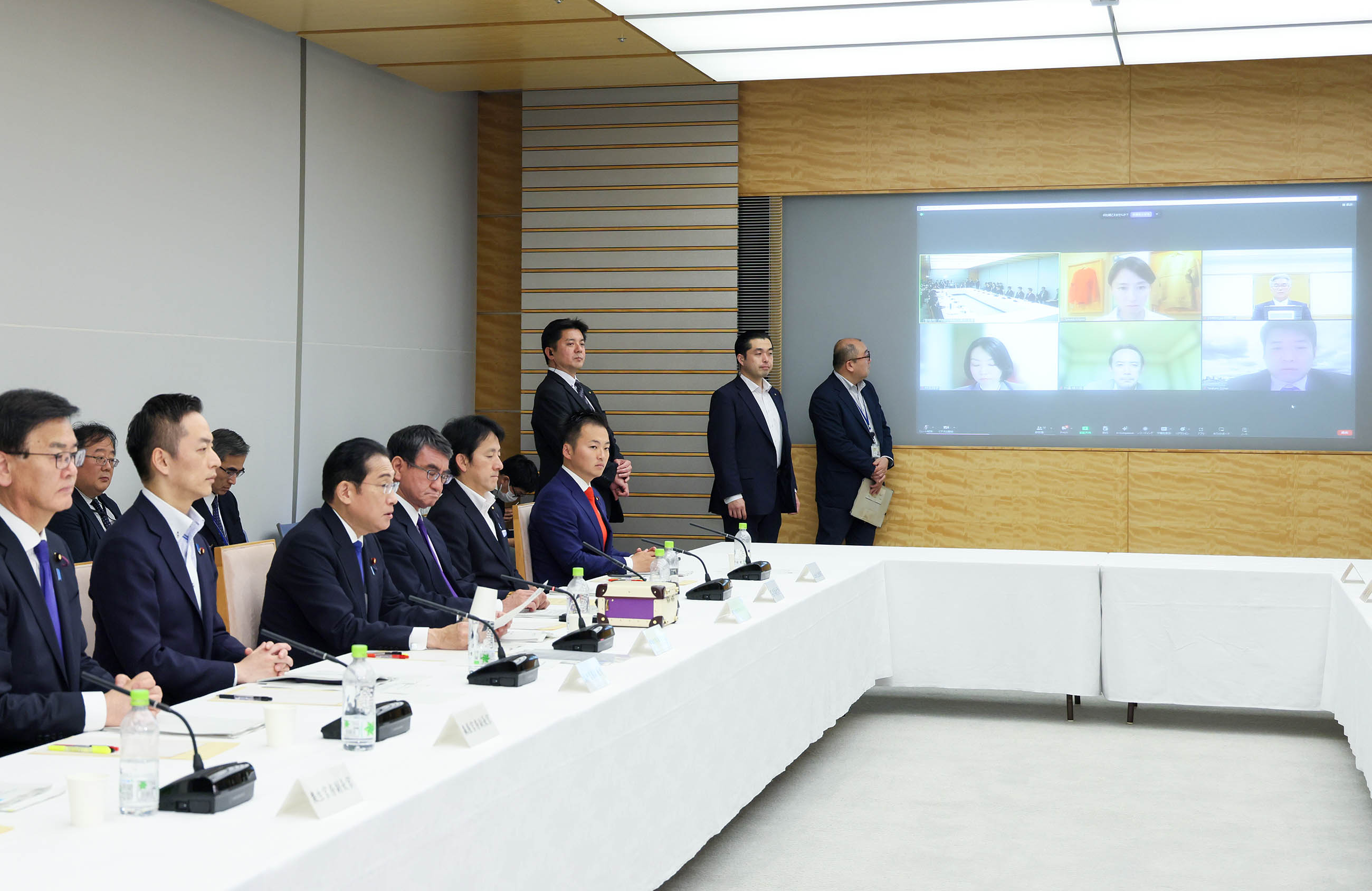 会議のまとめを行う岸田総理４