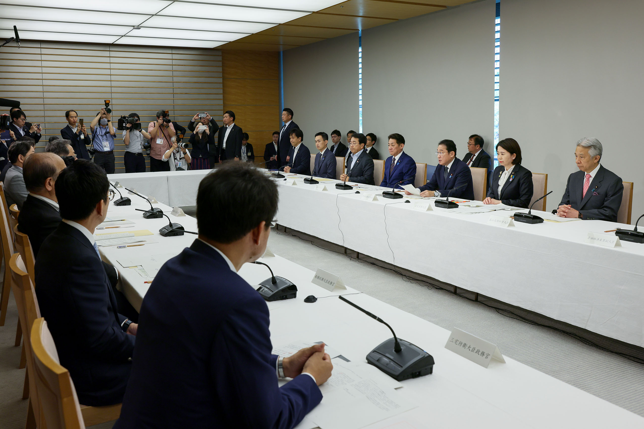 会議のまとめを行う岸田総理２