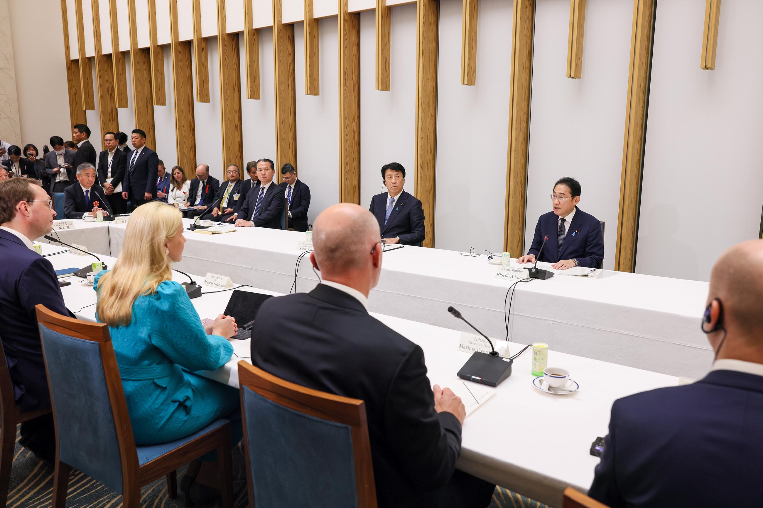 発言する岸田総理３