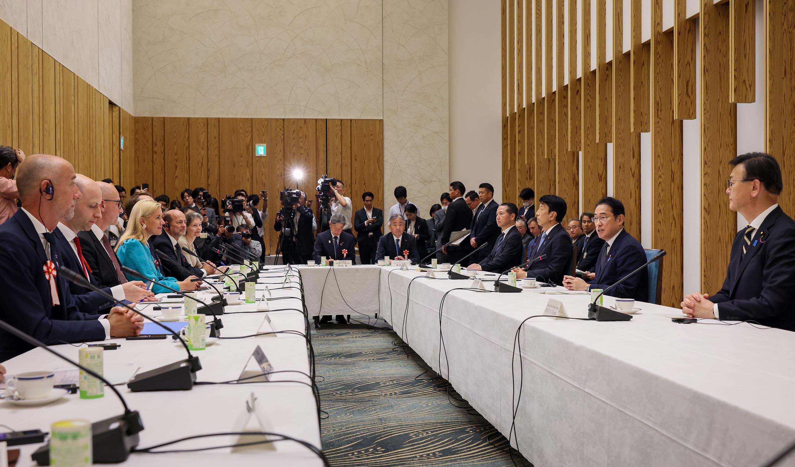 発言する岸田総理２