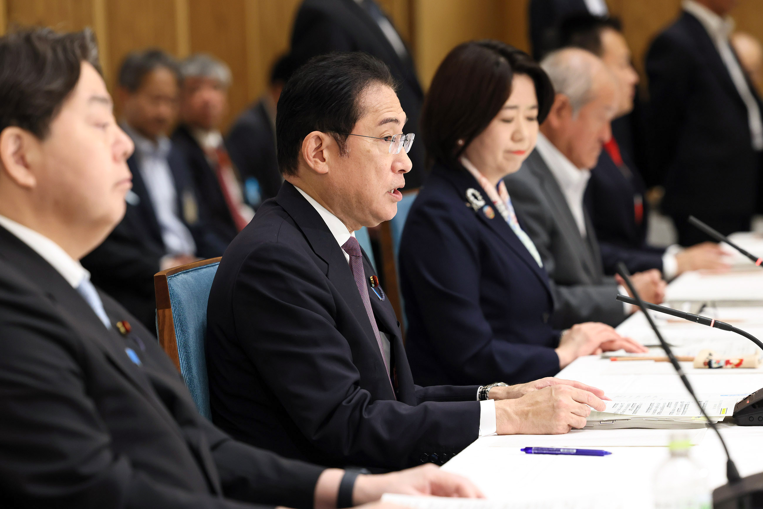 会議のまとめを行う岸田総理２