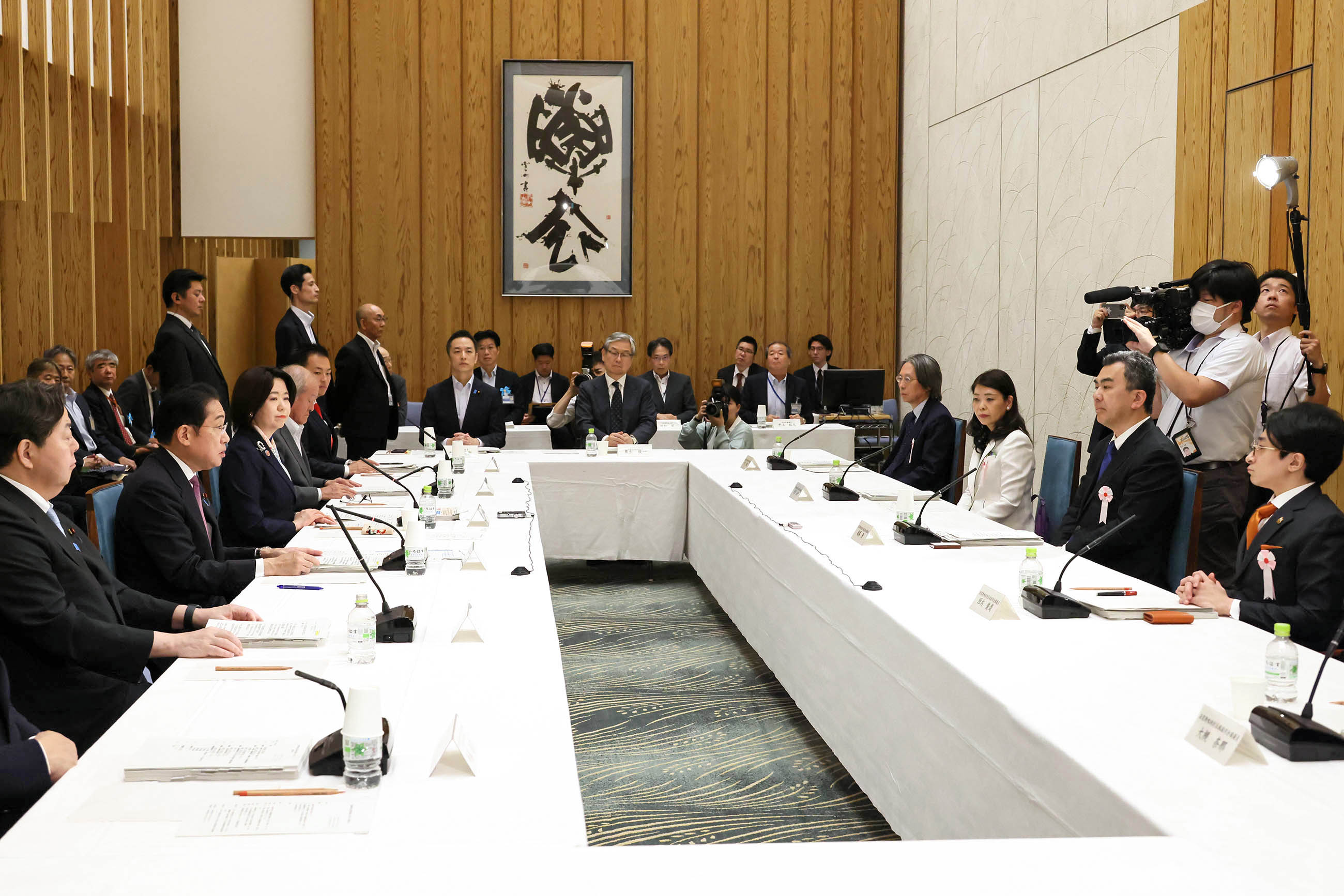 会議のまとめを行う岸田総理５