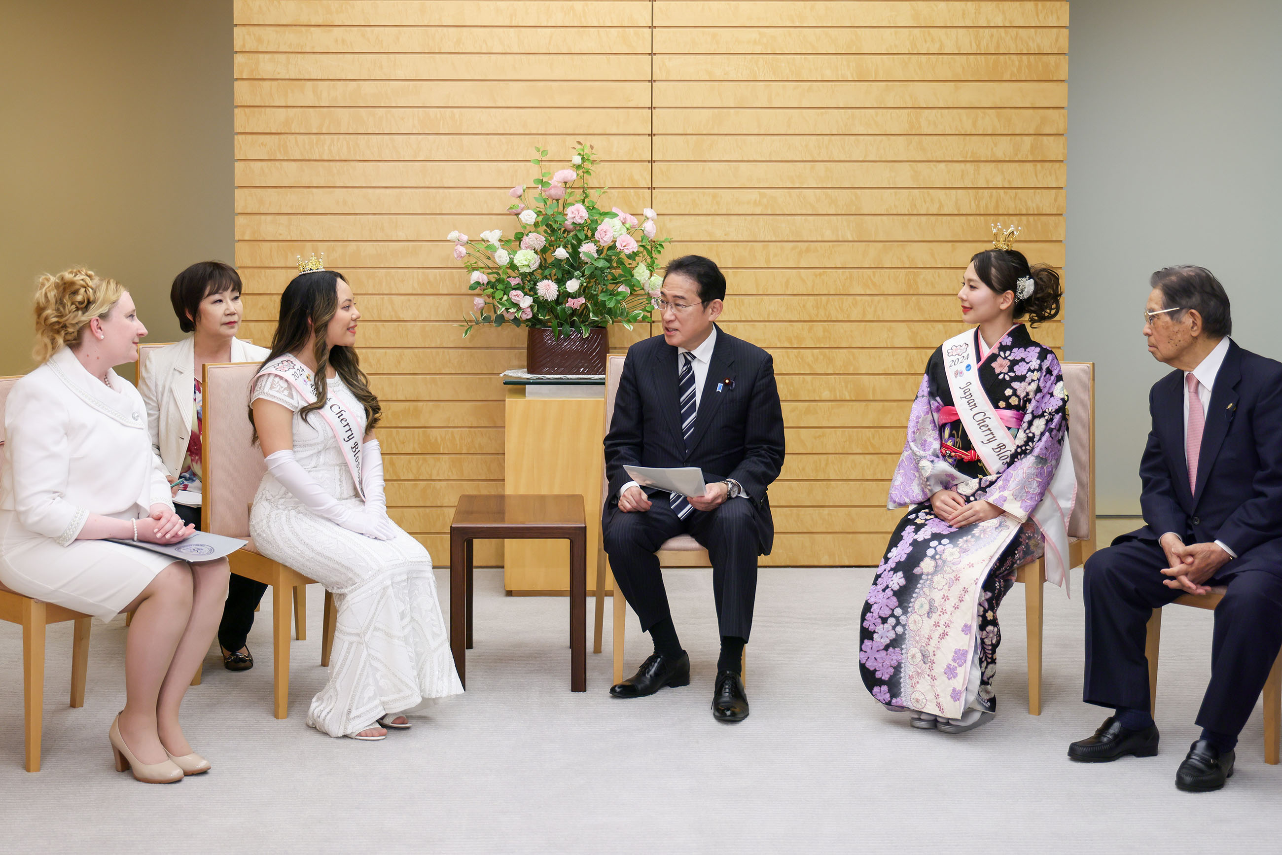 表敬を受ける岸田総理３