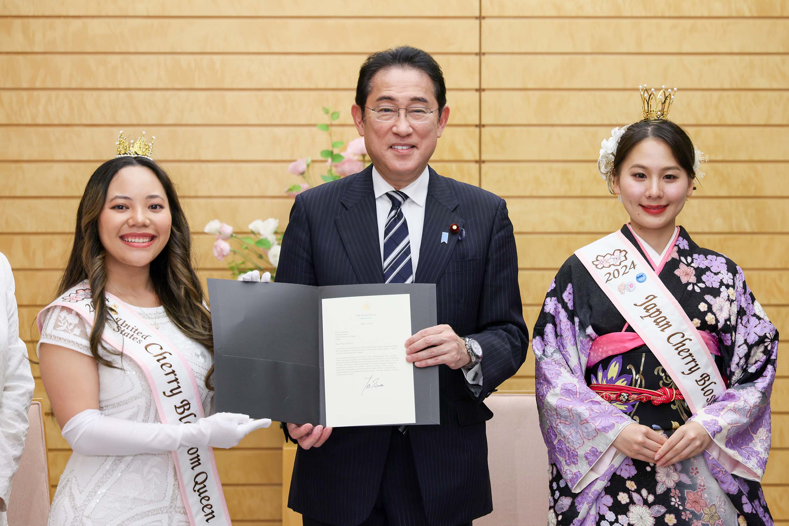 表敬を受ける岸田総理４