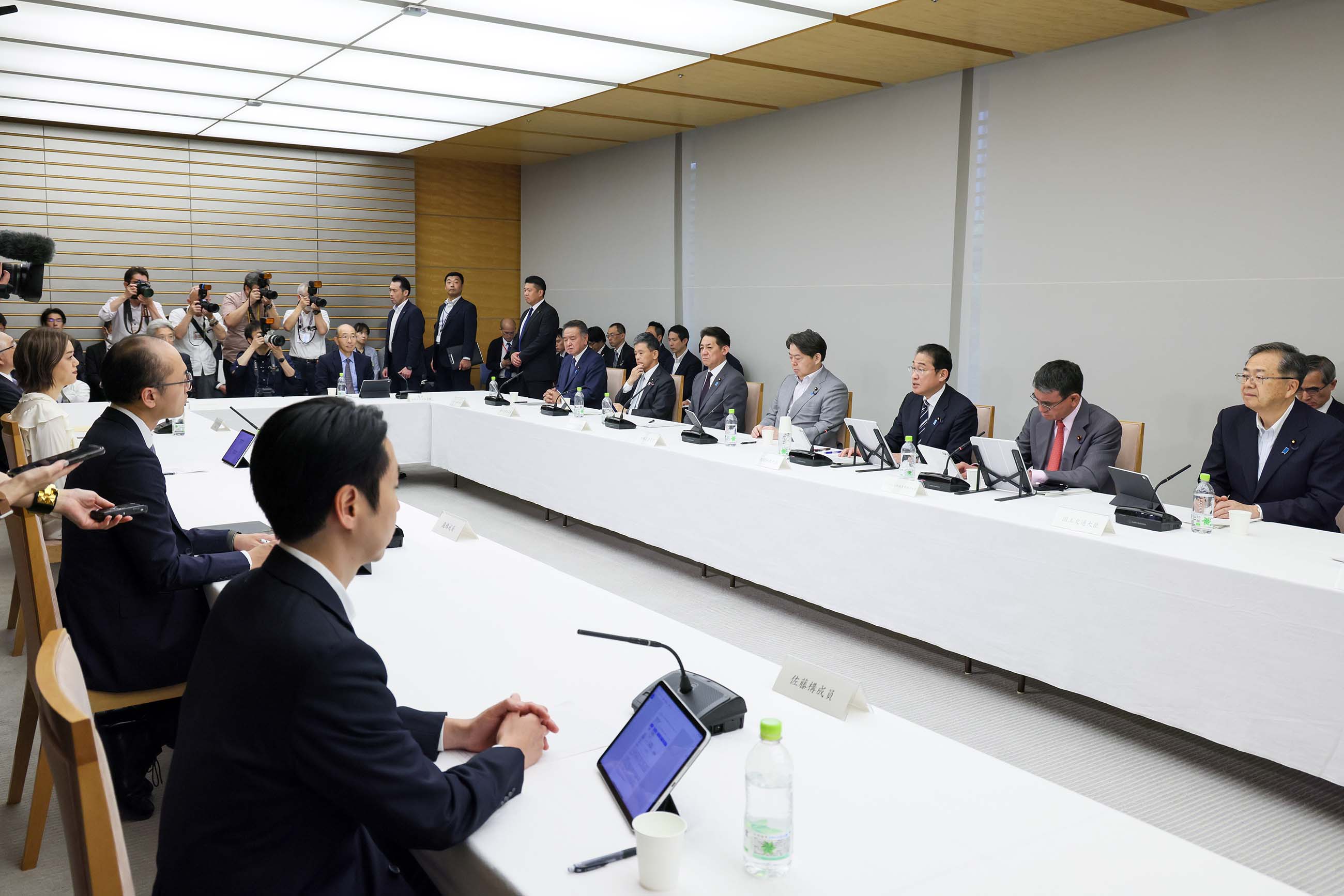 会議のまとめを行う岸田総理５