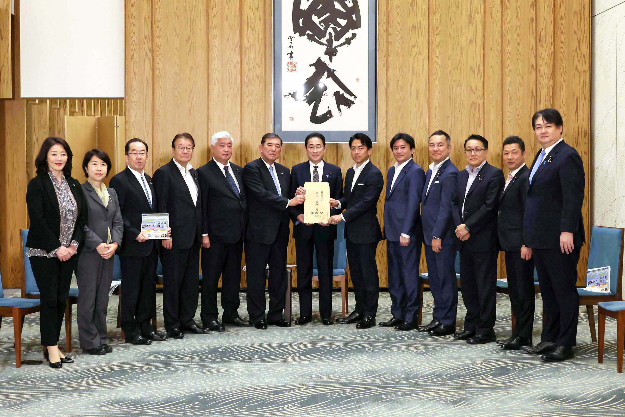 申入れを受ける岸田総理２