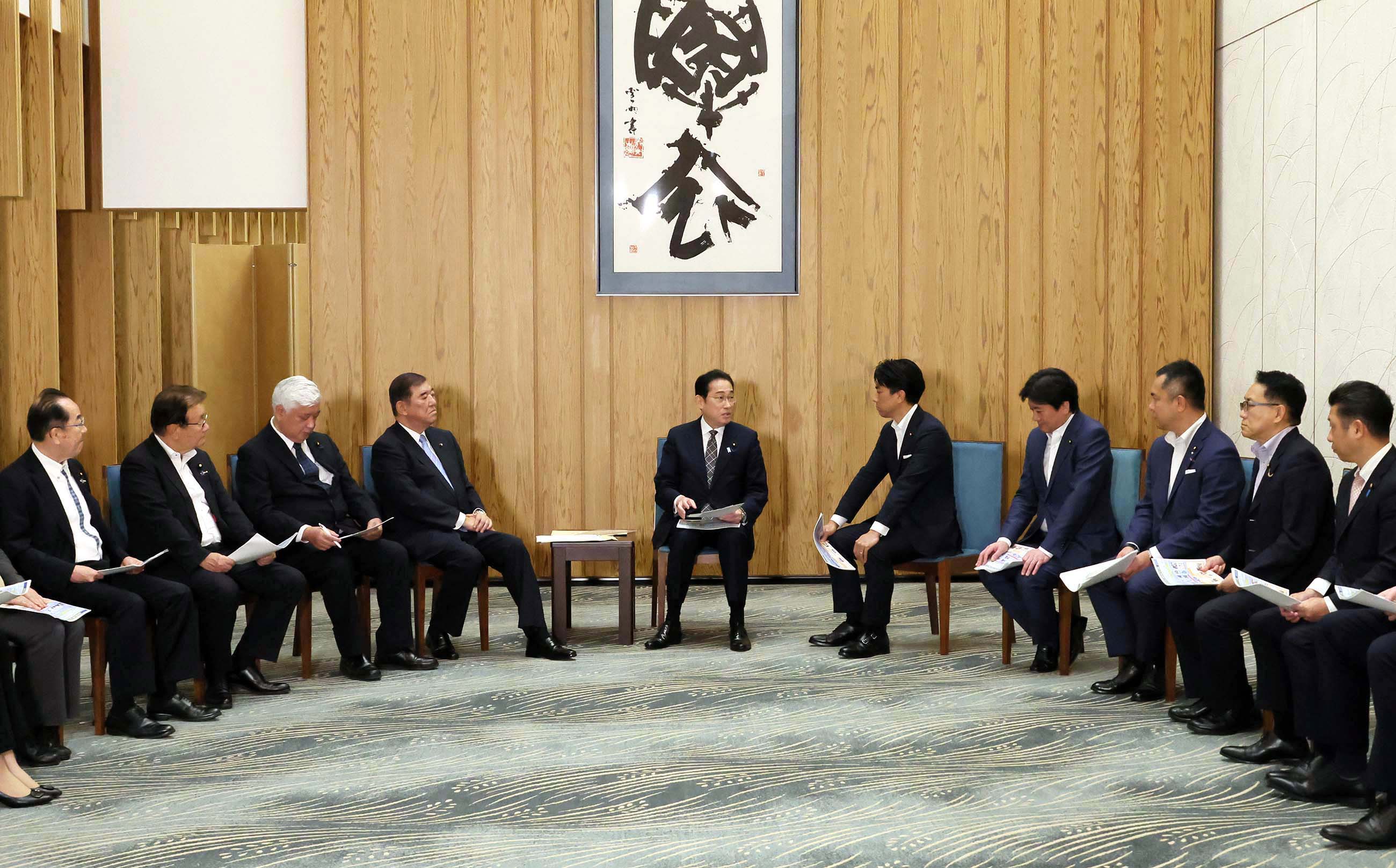 申入れを受ける岸田総理５