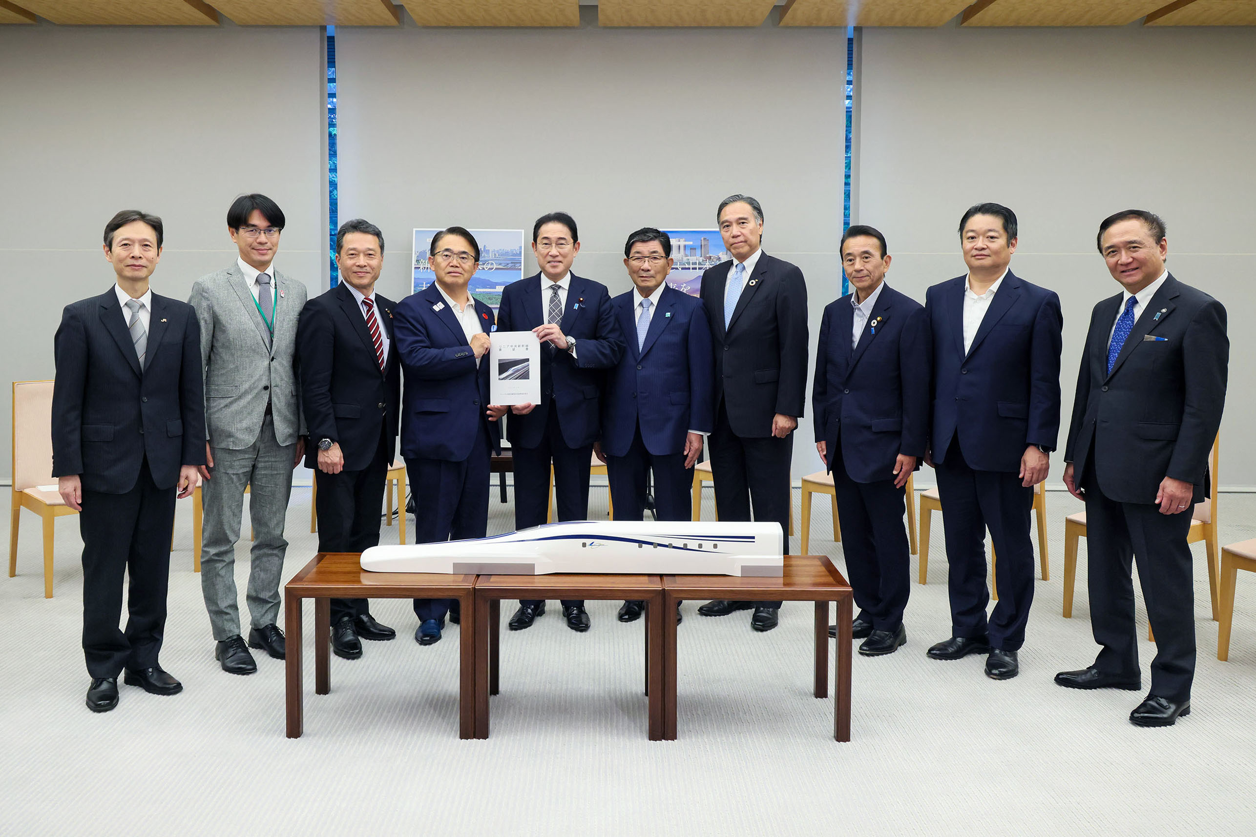 表敬を受ける岸田総理１