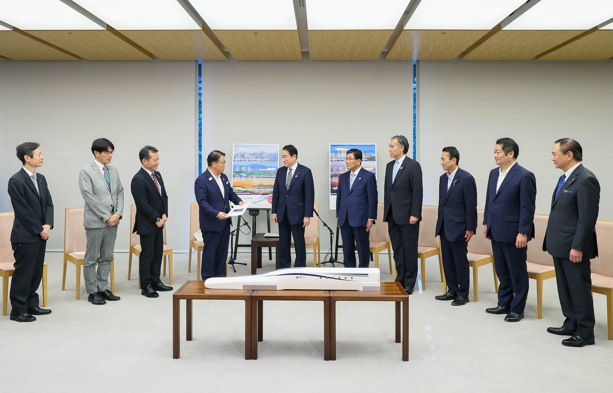 表敬を受ける岸田総理２