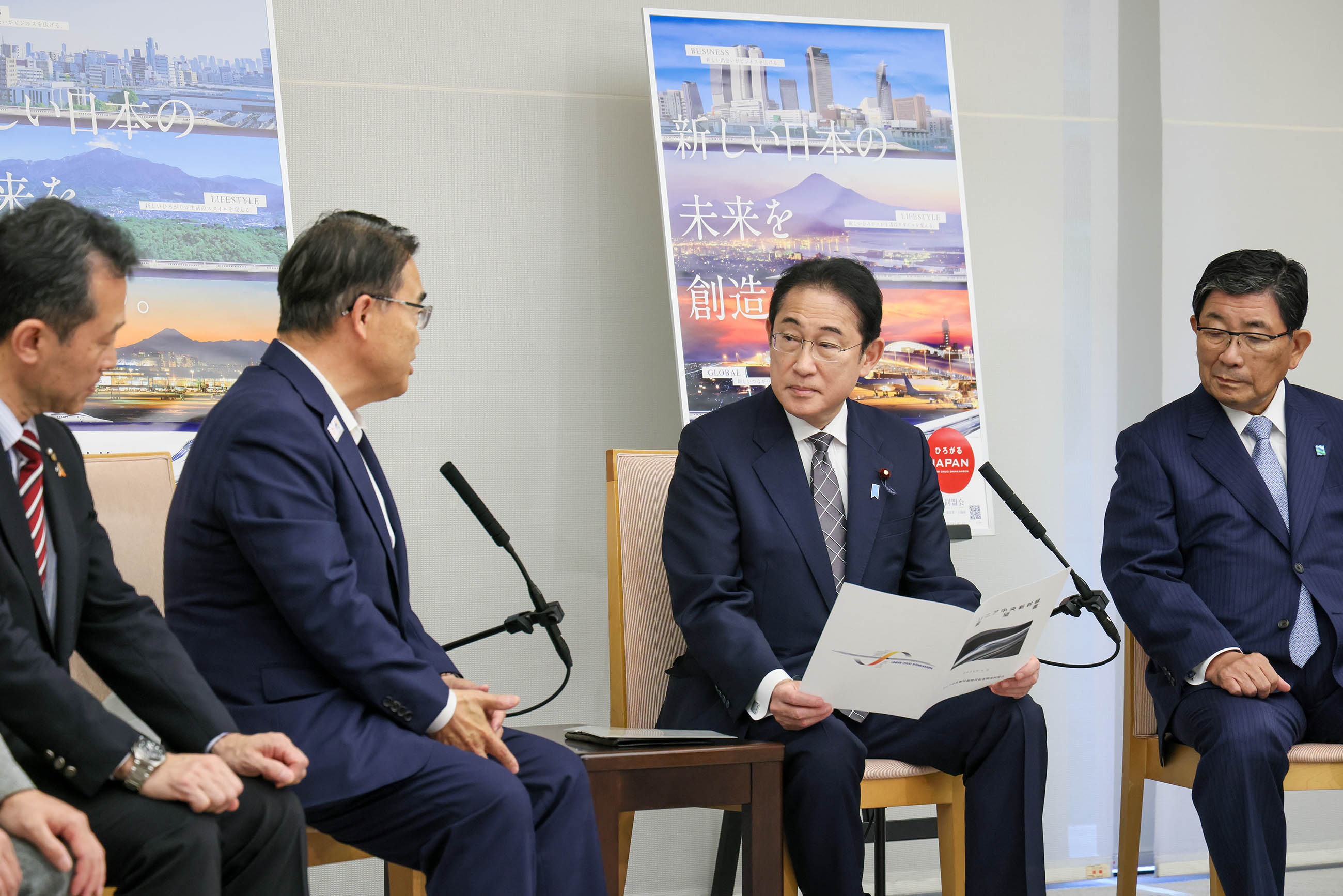 表敬を受ける岸田総理４