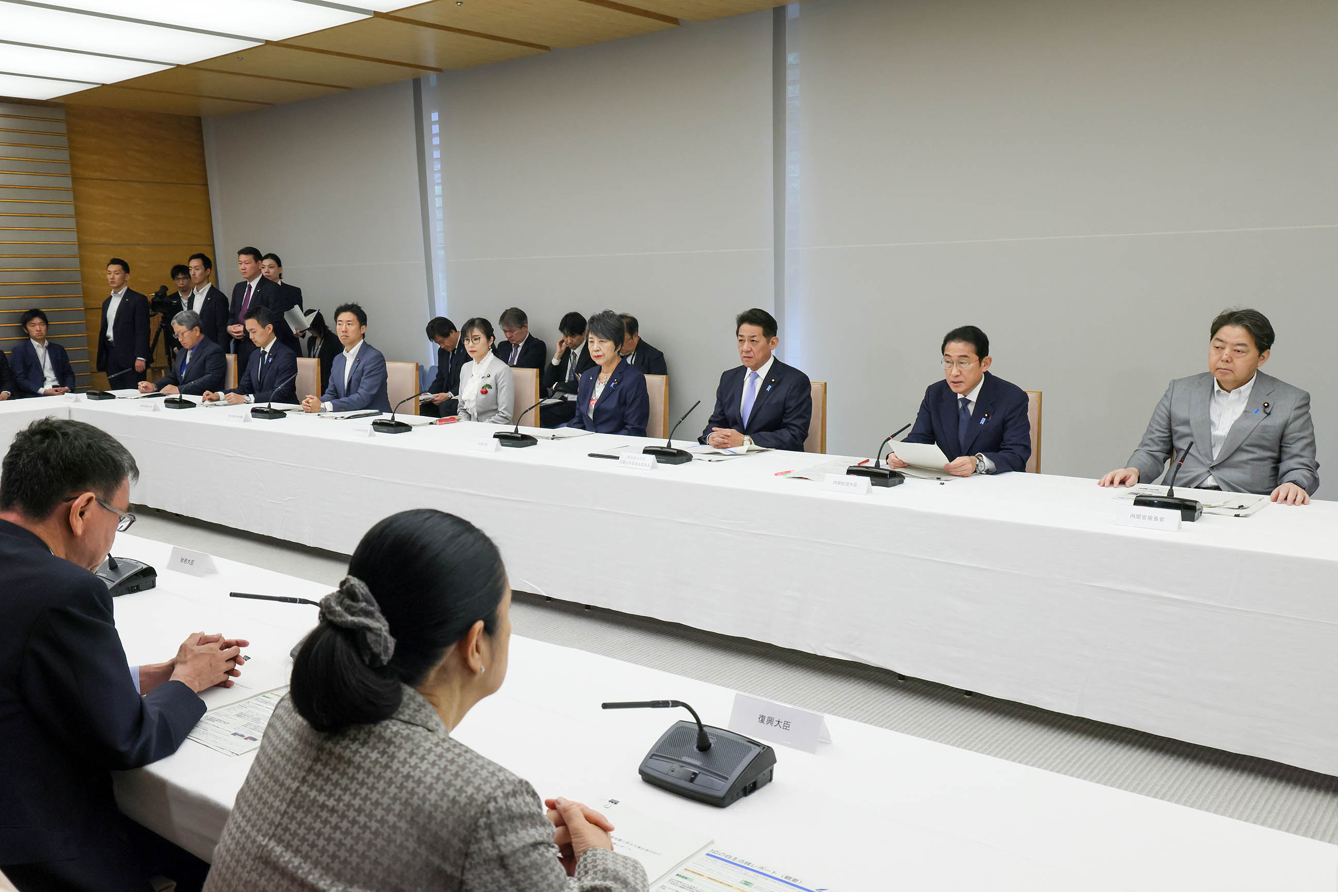 発言する岸田総理２