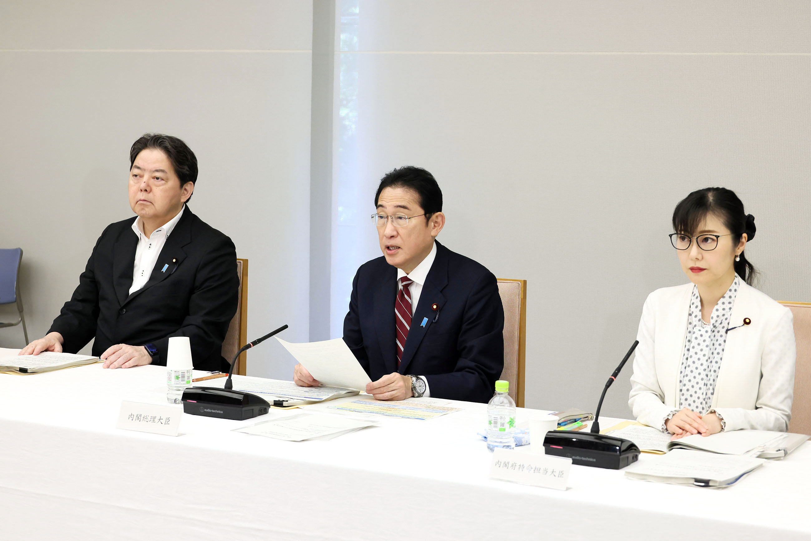 会議のまとめを行う岸田総理１