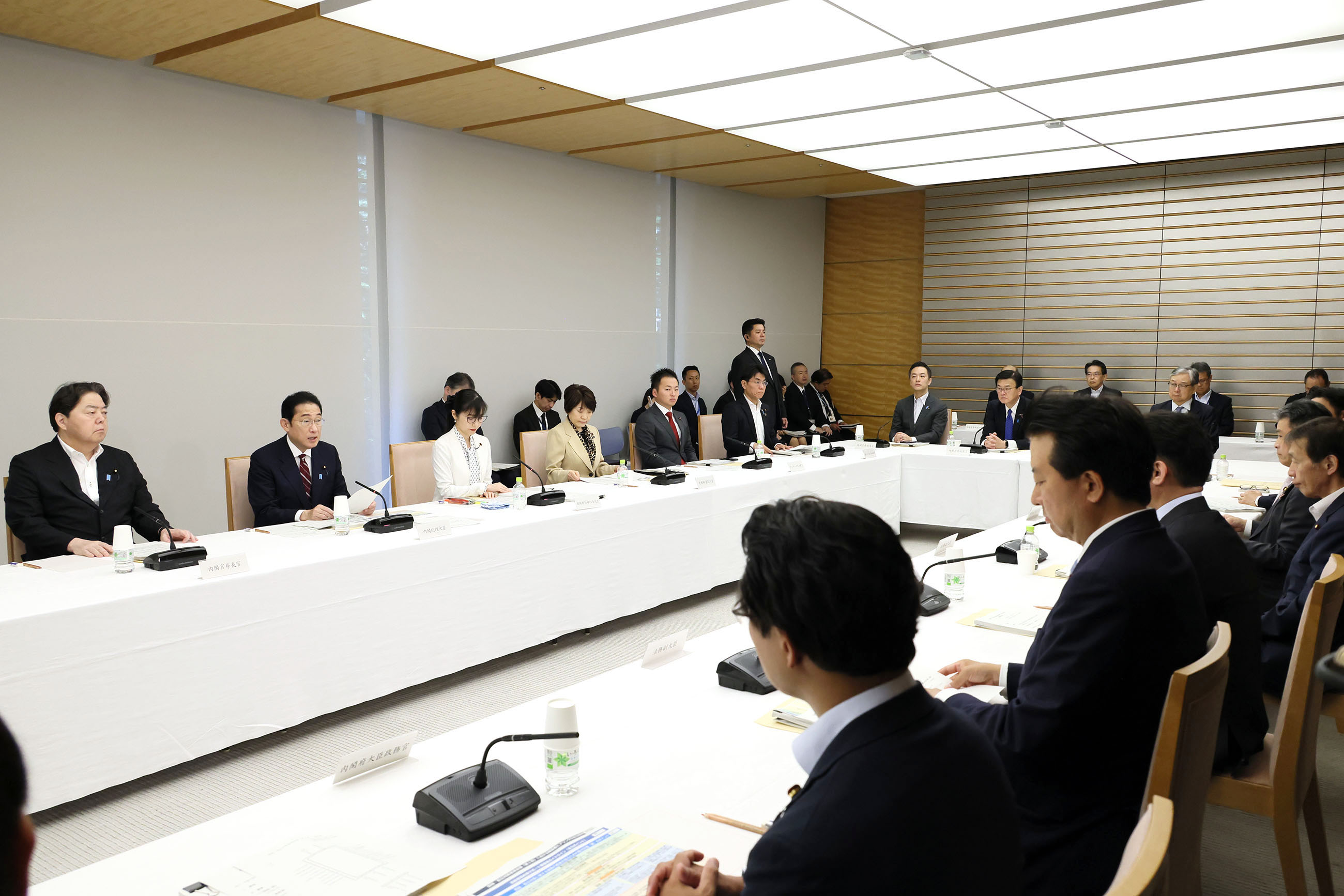 会議のまとめを行う岸田総理４