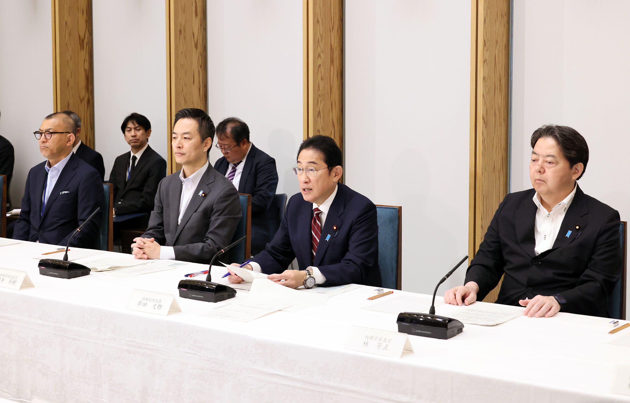 会議のまとめを行う岸田総理２