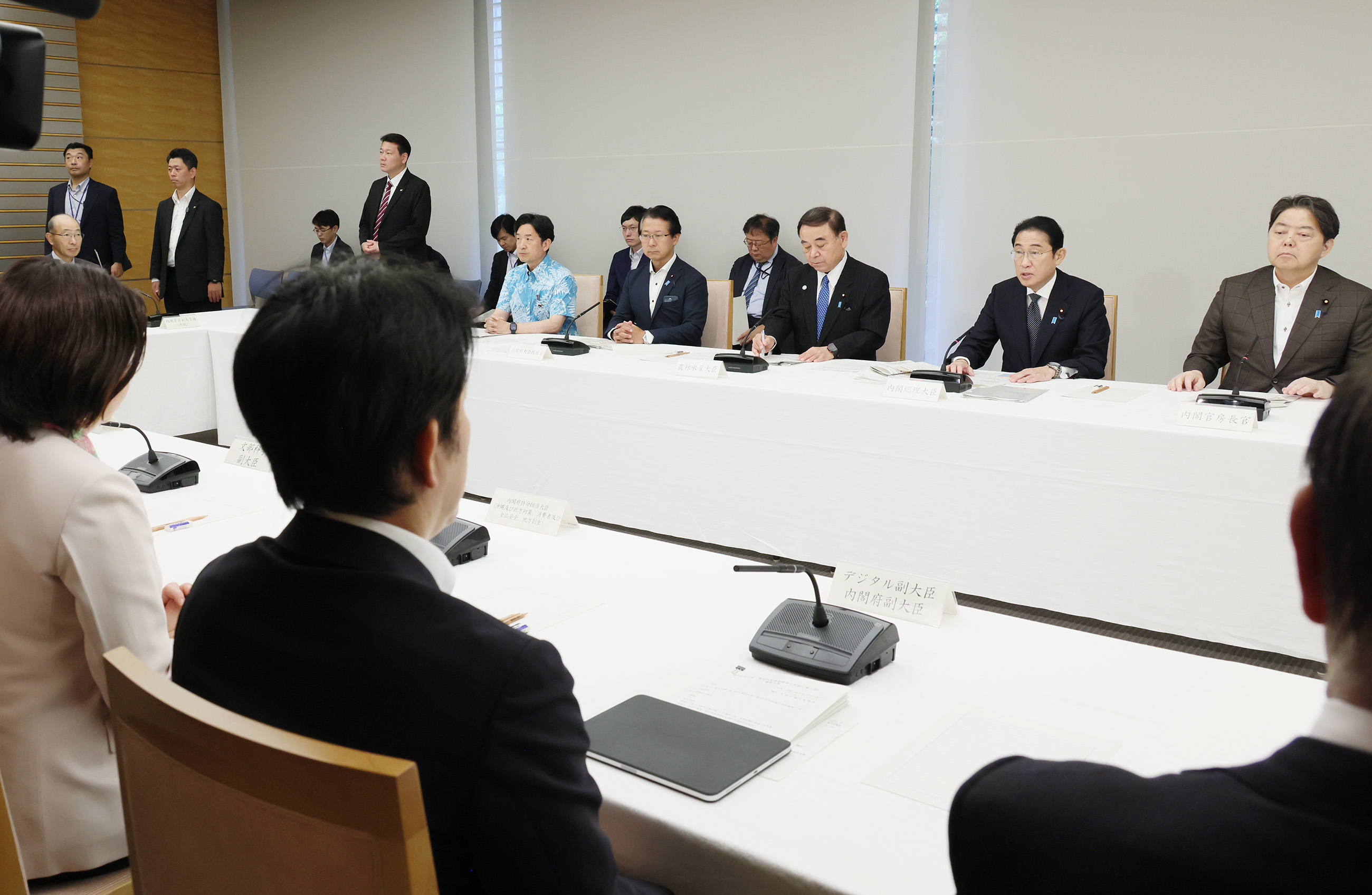 会議のまとめを行う岸田総理３