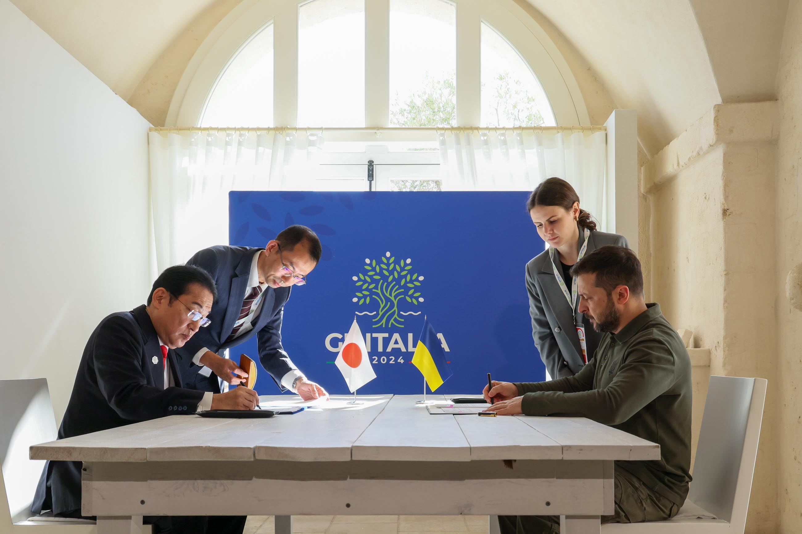 日・ウクライナ署名式及び首脳会談２