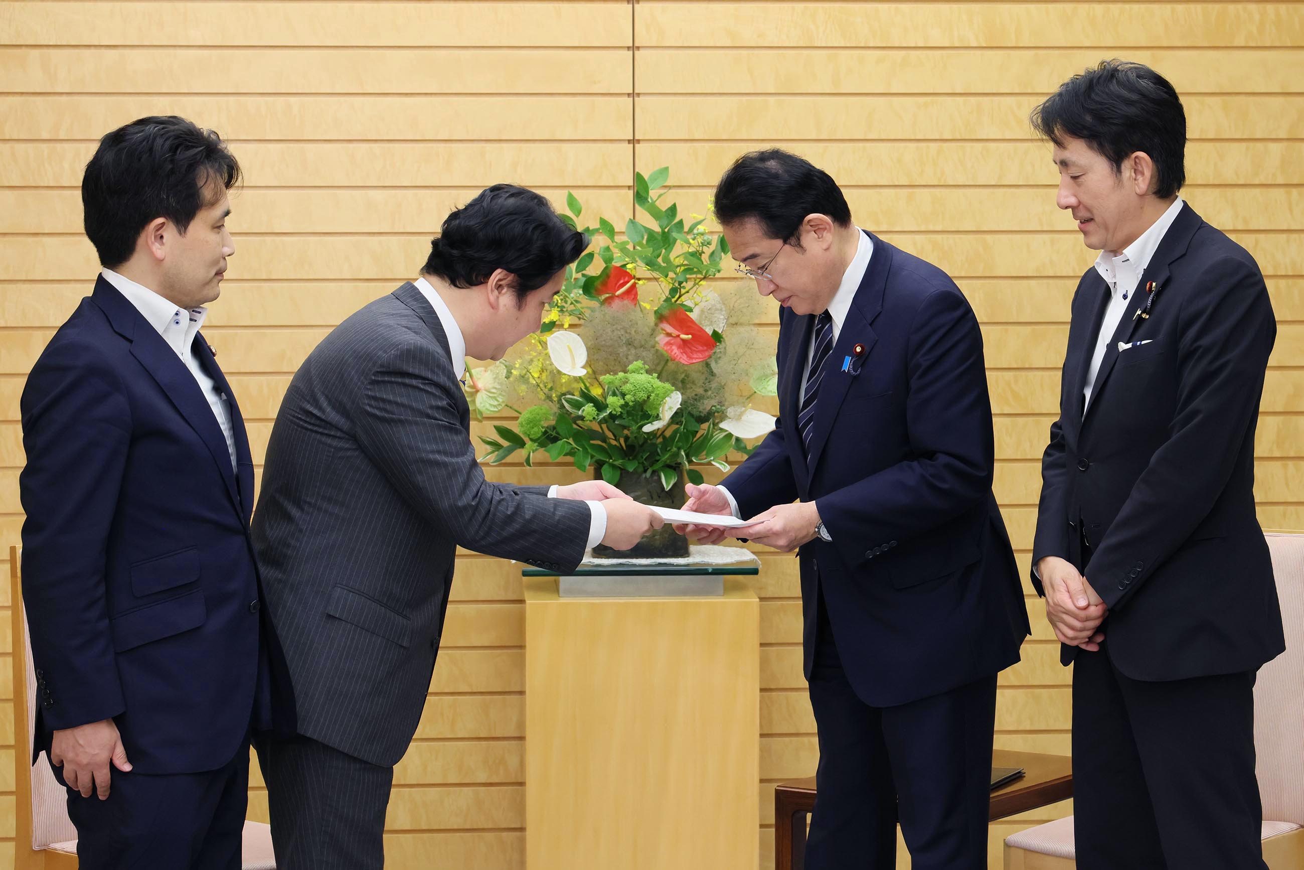 申入れを受ける岸田総理２