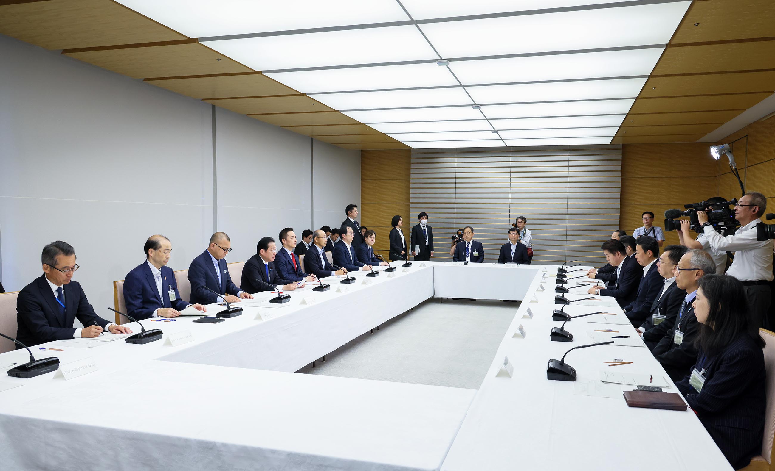 会議のまとめを行う岸田総理２