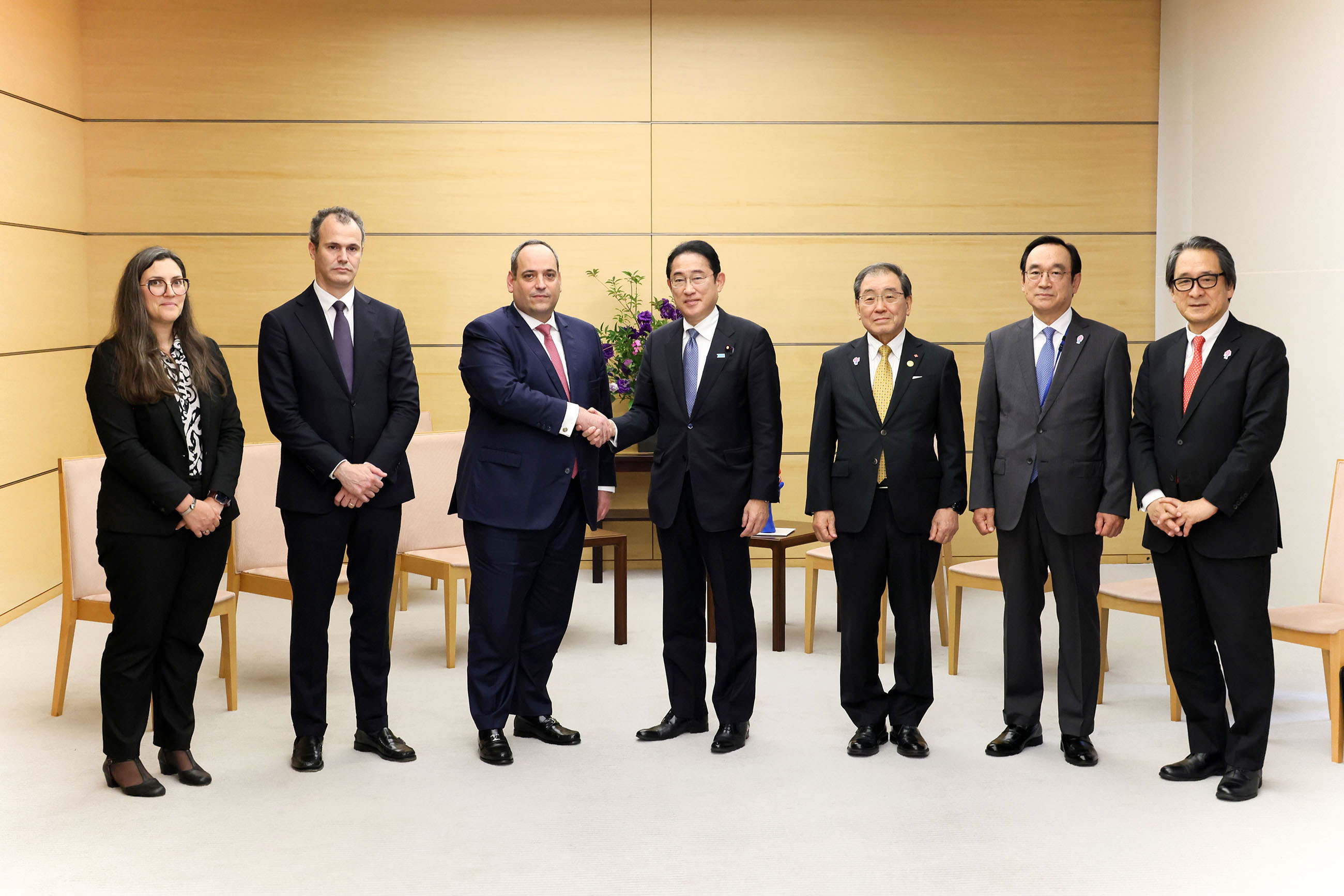 表敬を受ける岸田総理１