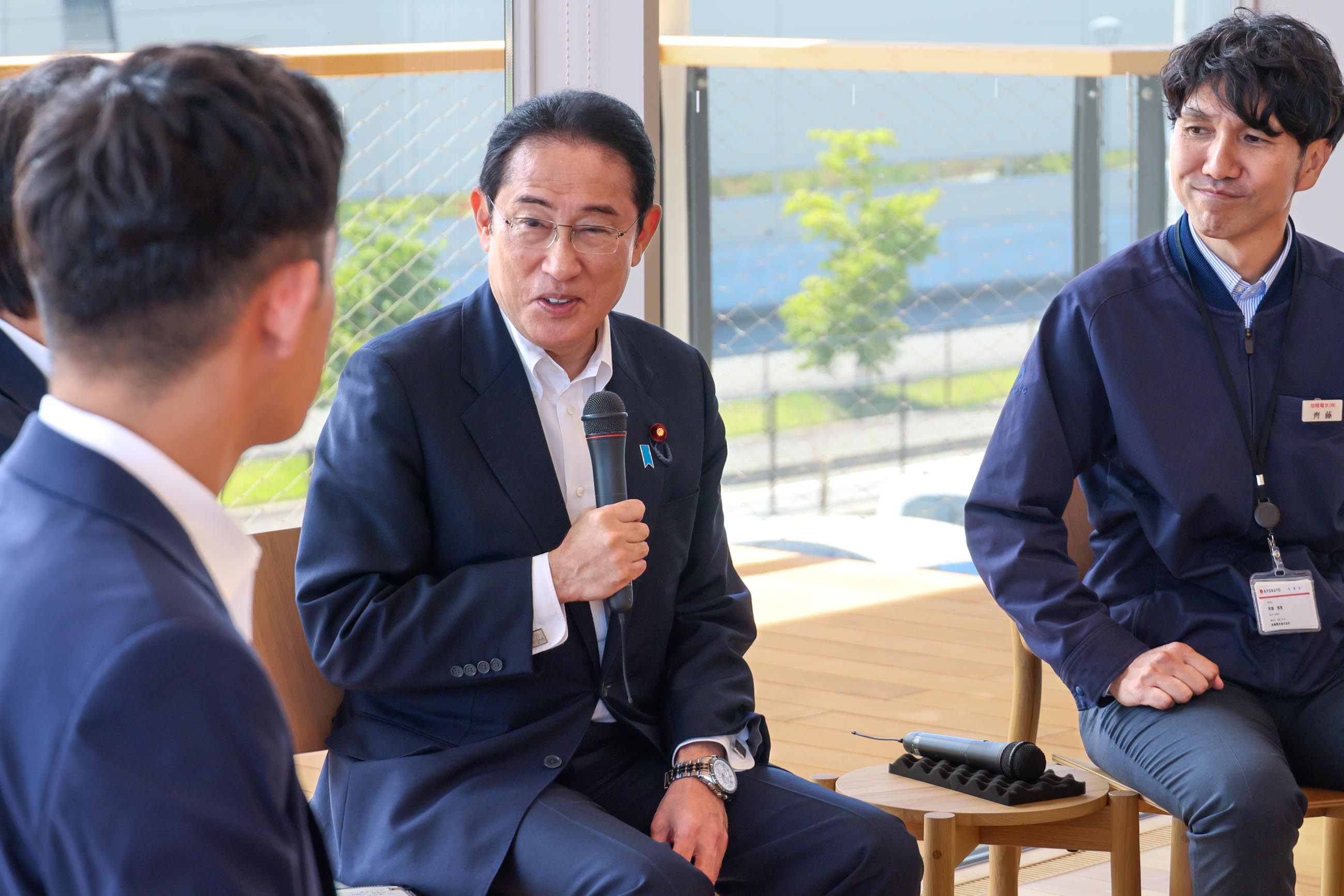 意見交換する岸田総理２