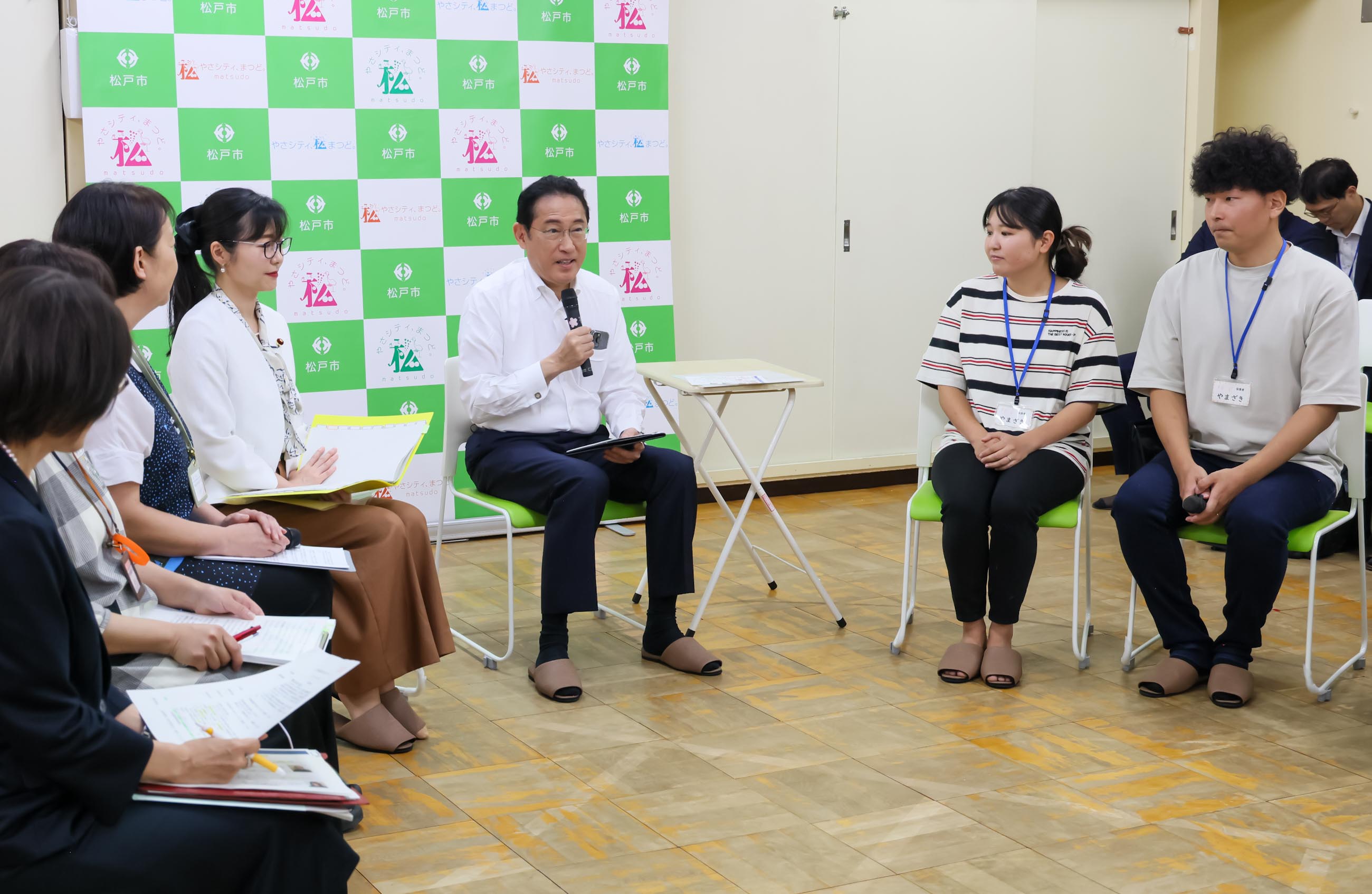 意見交換する岸田総理１