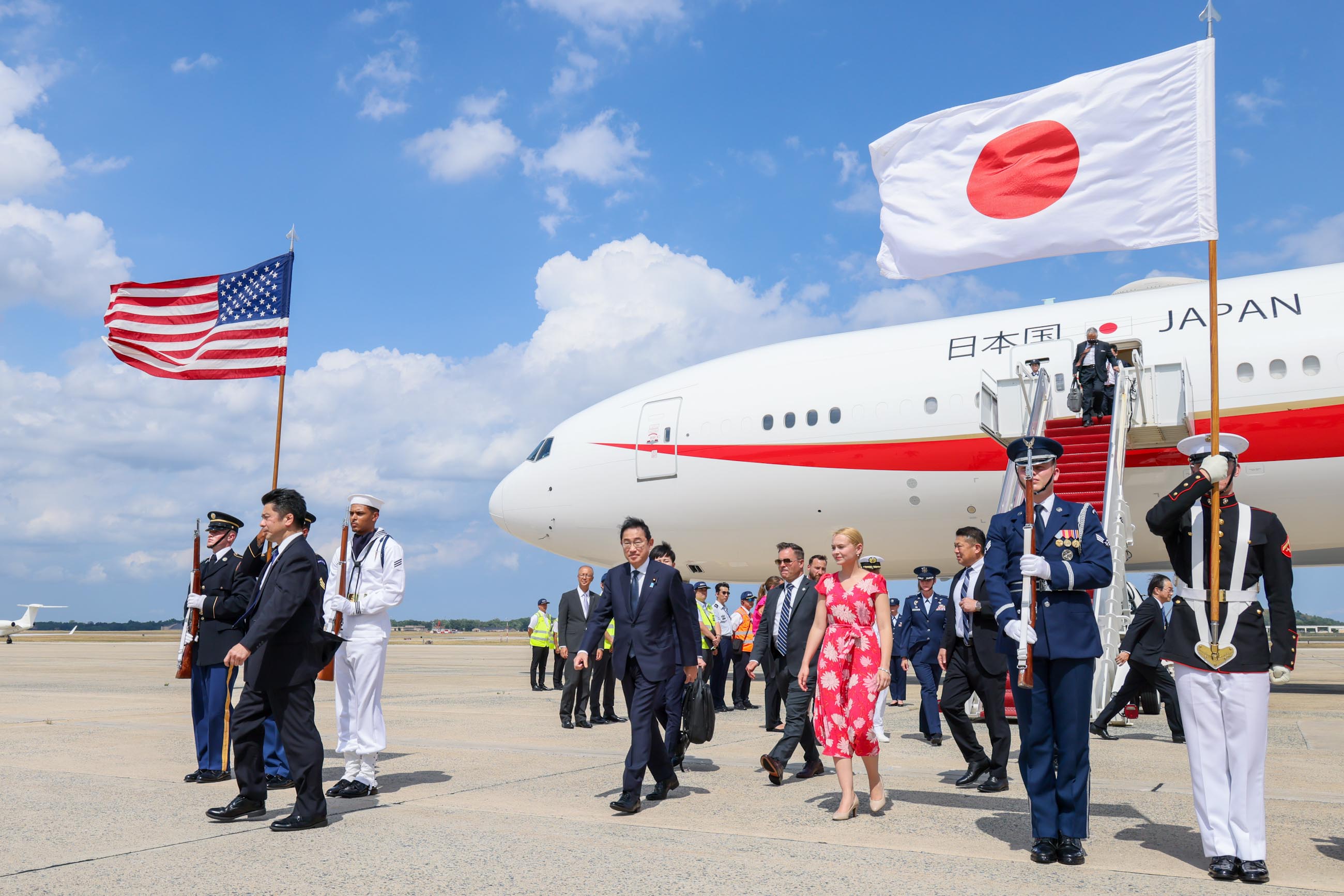 ワシントンＤ．Ｃ．に到着する岸田総理１