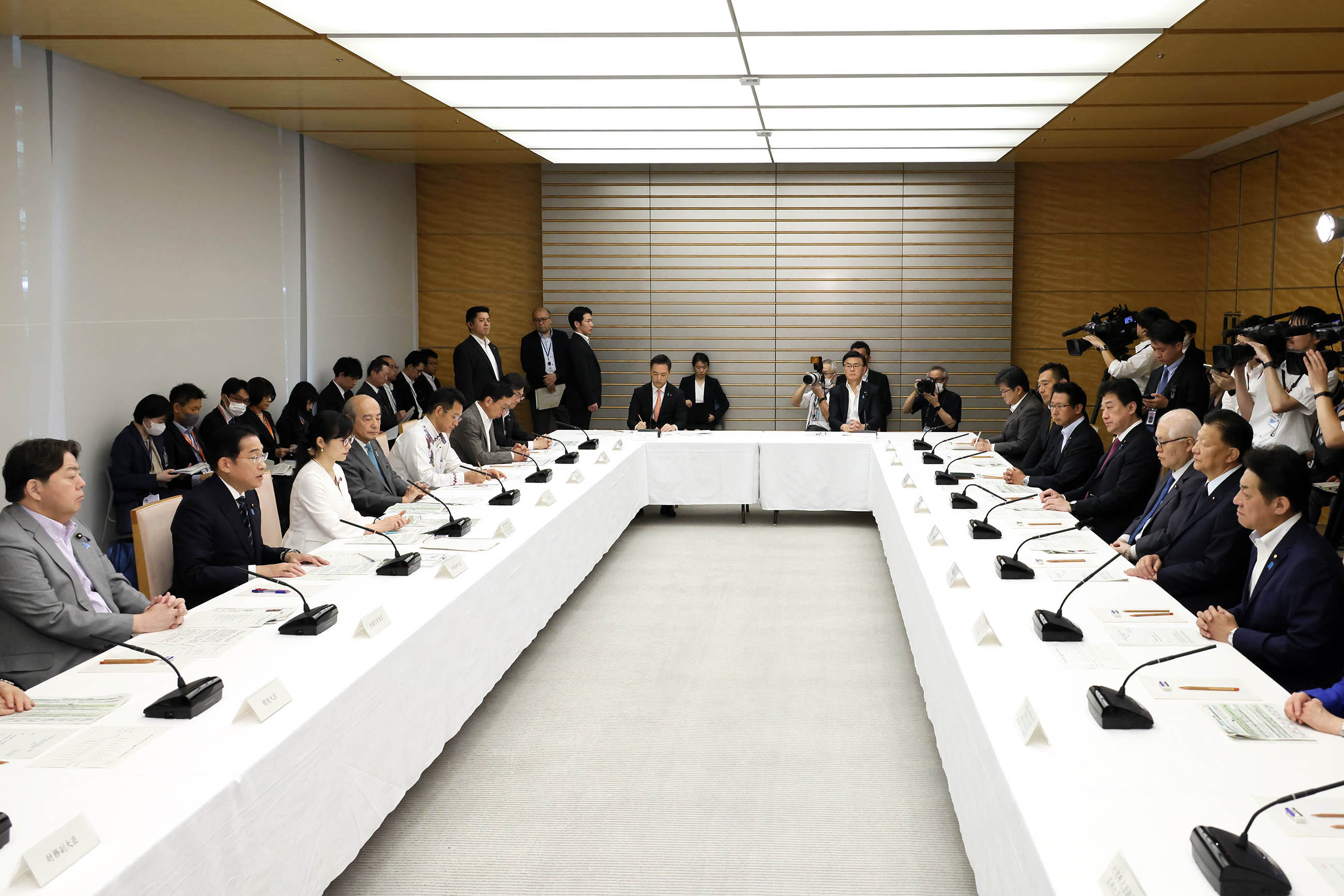 発言する岸田総理４