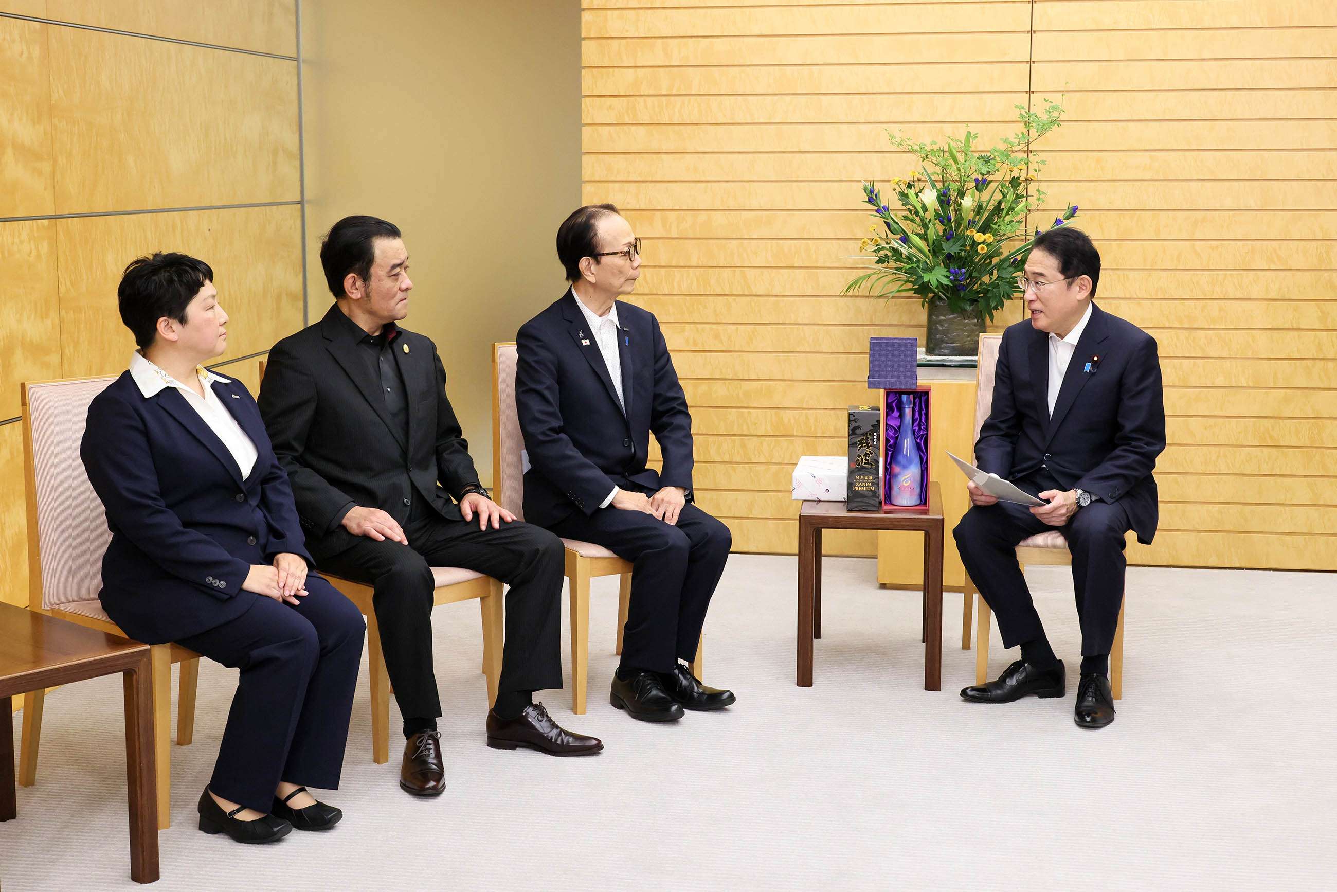 表敬を受ける岸田総理３