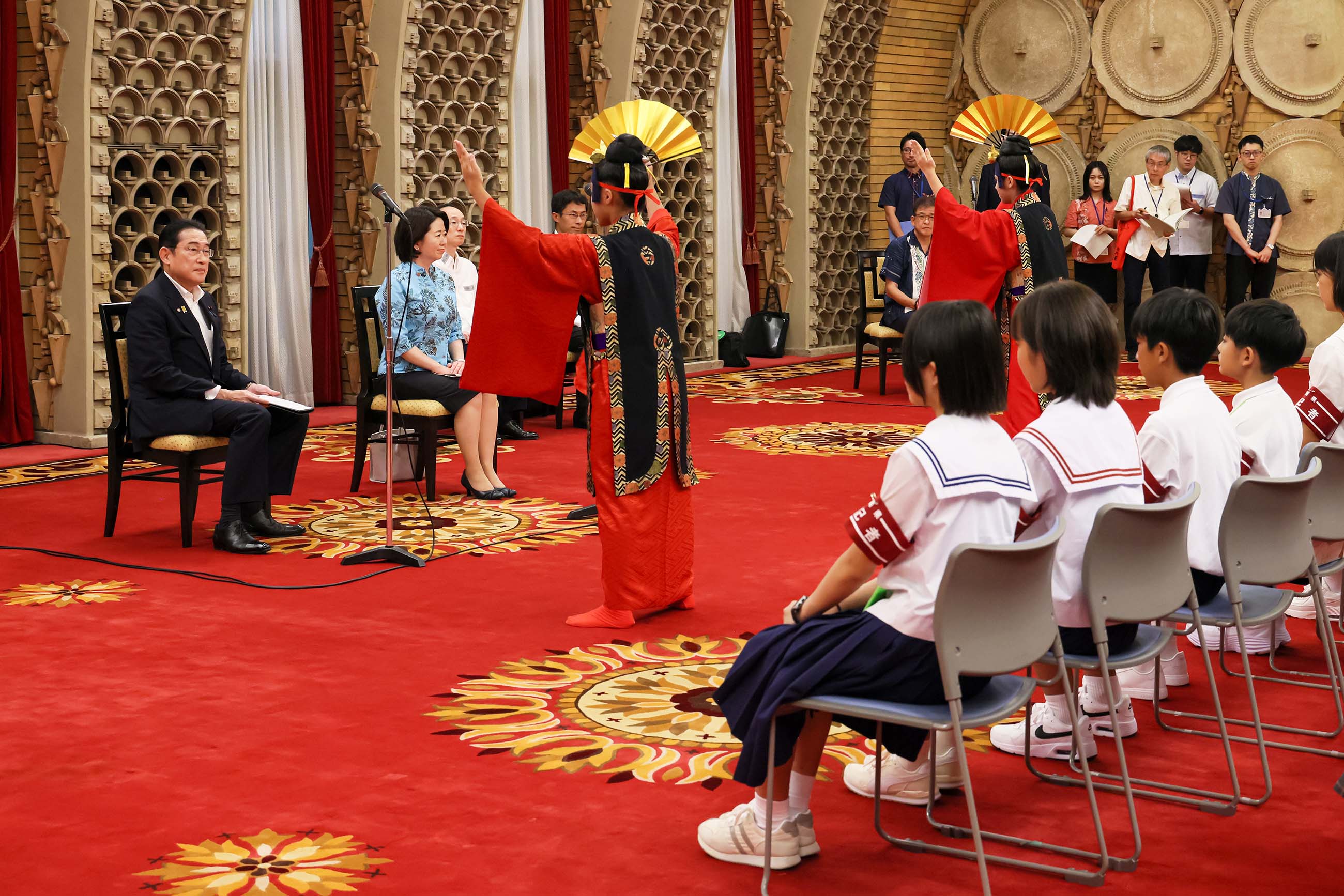 表敬を受ける岸田総理３